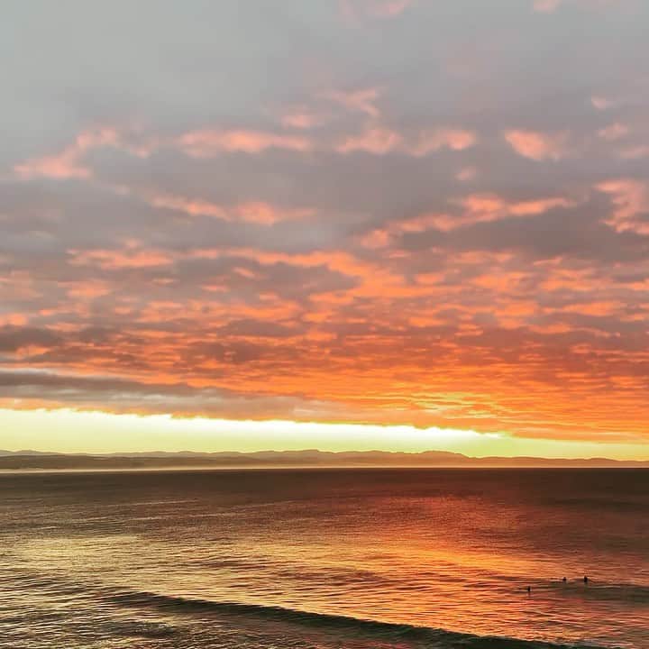 ケリー・スレーターのインスタグラム：「Happy Earth Day. I never use so many time lapses I take around the world.  1. J-Bay  2-3. Tahiti 4-5. Gold Coast 6. Miyazaki, Japan 7. South Island, NZ 8. St. Andrews, Scotland 9. Surf Ranch 10. Maui Highlands」