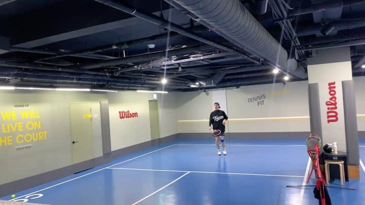 ユン・バクのインスタグラム：「- #테니스 #tennis #어프로치 배우기 🎾」