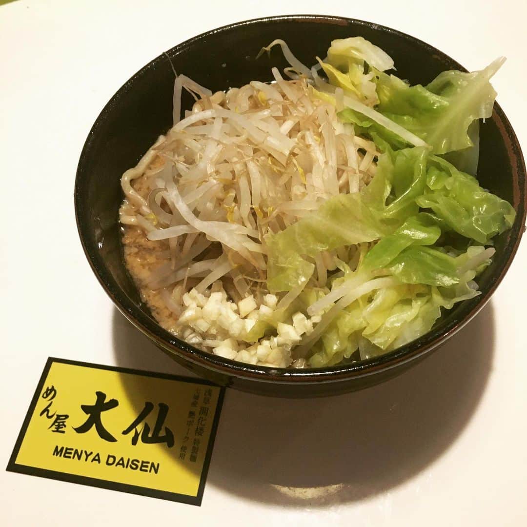 のインスタグラム：「ふるさと納税でもらったのが 冷凍庫眠ってた‼️ 豚も入ってるょ🐽  #大仙 #二郎インスパイア」