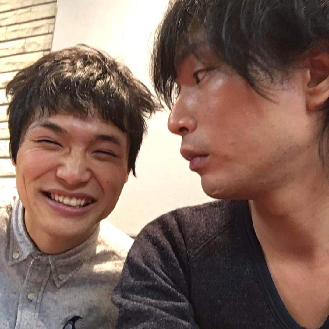 安達健太郎さんのインスタグラム写真 - (安達健太郎Instagram)「本日。 2020年4月23日(木)、後10分後の23時から、劇作家えのもとぐりむとインスタライブします。えのもとぐりむか僕のインスタをフォローしてくれたらきっと見られる事と思います。宜しくお願い致します。」4月23日 22時53分 - adachi_kentaro38