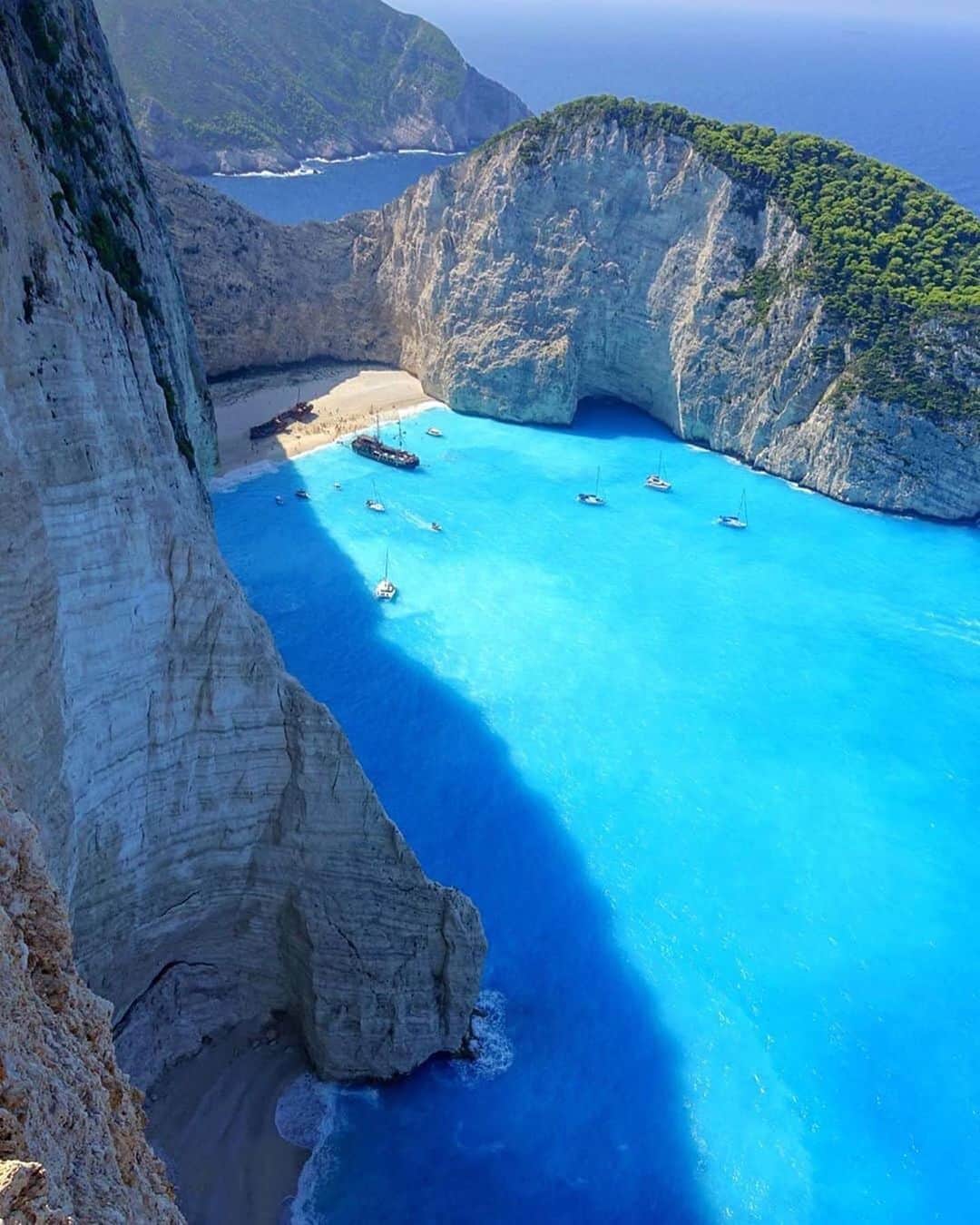 bestvacationsのインスタグラム：「Islands of Greece 🏝😍 Which is your favorite, 1-2-3-4-5-6?💙 1. Zakynthos Island by @mixtita 2. Koufonisia Island by @stef_greece 3. Crete Island by @stef_greece 4. Milos Island by @stef_greece 5. Paxoi Island by @minogiannisvalantis 6. Lefkada Island by @minogiannisvalantis」