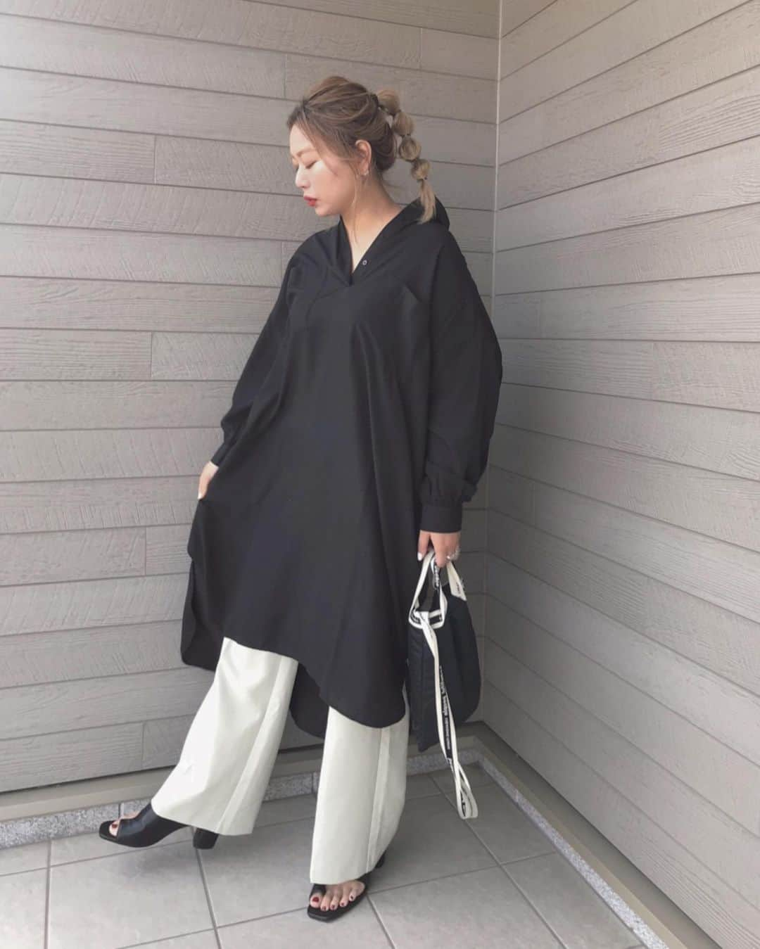 mmmaaakkkiiikkkoooさんのインスタグラム写真 - (mmmaaakkkiiikkkoooInstagram)「♡ black×mint @pierrot_shop の シャツワンピースに @gu_global の #ストレッチストレートパンツ 合わせ💓 . . . tops/#ワンピース (tr1911-014005)：#pierrot #ピエロアンバサダー @pierrot_shop pants/ @gu_for_all_ #gumania shoes / @sesto_shoes  bag/ @beautifulpeople_officialsite . . . . . . #ママコーデ#ママファッション#大人可愛い#大人カジュアル#カジュアルコーデ#シンプルコーデ #着回しコーデ#お洒落な人と繋がりたい#トングサンダル#ハンドメイドアクセサリー#instagood#nail#セルフネイル #ヘアスタイル#ヘアアレンジ#ゆったり#ロングスカート#シアー #プリーツスカート」4月23日 23時03分 - mmmaaakkkiiikkkooo