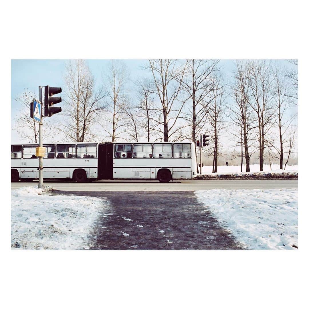 高橋ヨーコさんのインスタグラム写真 - (高橋ヨーコInstagram)「乗り方もわからないくせに、乗ってみたい欲に抗えず乗りまくりました。怖がりなので、遠くに行ってしまわぬよう、細心の注意を払って。﻿ Wandered in the city with these trolleys .﻿ Love traveling by local public transportation,﻿ No idea how to get in though🙄﻿ ﻿ #旅写真をお裾分けシリーズ day12 Saint Petersburg, Russia ﻿ #shareingfrommyarchive ﻿」4月23日 23時36分 - yoko1970