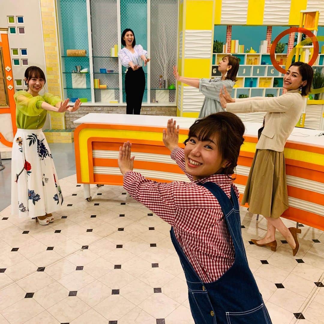 のインスタグラム：「福富弥生ちゃん居ないの寂しい😔  みんなで、ソーシャルディスタンスをとって撮影✨  それにしても、今日のE-mono 無水カレーに、笑味ちゃんの渭東ねぎのネギ焼きといい 最高に美味しかったーーー❤️ 早口言葉、、、 リベンジしなきゃ😂  #ゴジカル　#四国放送」