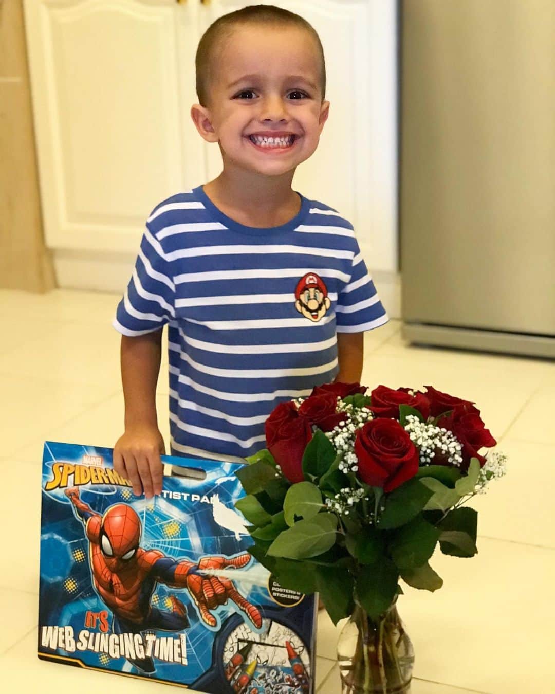 マルク・ムニエッサのインスタグラム：「Feliç Diada de Sant Jordi a tots i totes🌹📚#saintgeorge」