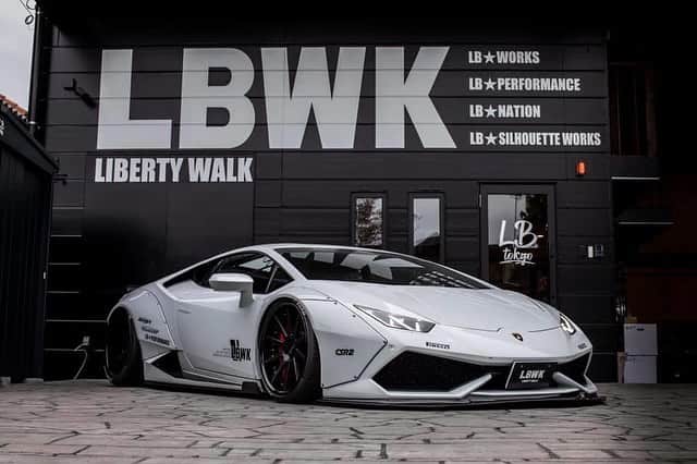 のインスタグラム：「Liberty walk自由に歩く！！！ LB★TOKYO STOCK CAR  LB★WORKS LAMBORGHINI HURACAN 🙂  @libertywalkkato @lamborghini #libertywalk#lamborghini#lamborghinihuracan#libertywalkkato#bride#fiexhaust #airrexsuspension #stockcar#lbworks#widebodykit #widebody#stance#huracan#yokohamatire#おうち時間 #大渕モータース#tokyo#lbtokyo#goodwoodfos#ltmw#lbwk#bmw#toyota#nissan#supercar#スーパーカー#japan#昭和」