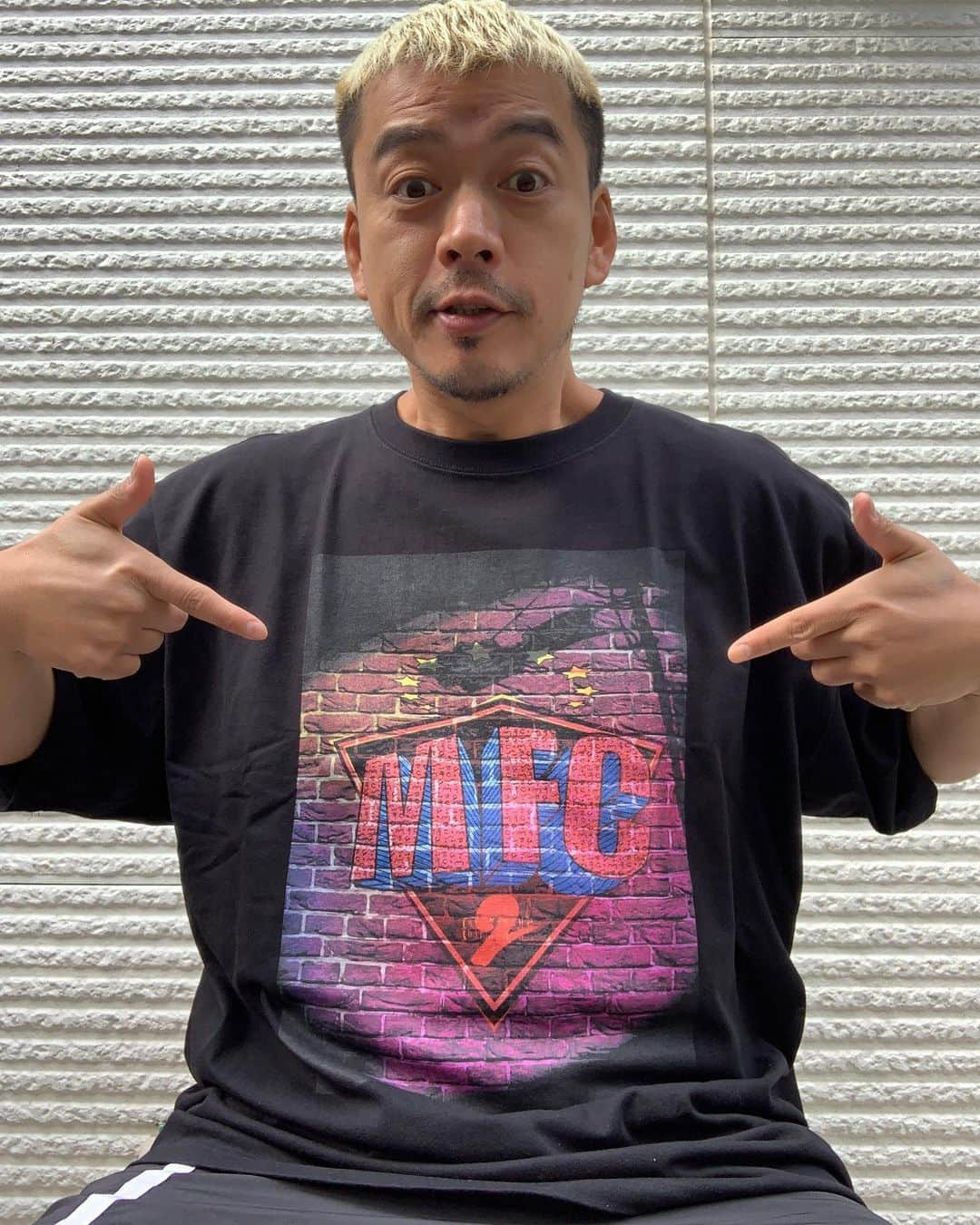 KUBO-Cさんのインスタグラム写真 - (KUBO-CInstagram)「今日はコレ‼️ Tシャツに合わせたつもり‼️ @mfc_store ❌ @sway_ldh  今日もわたくし #ベランダライフ #stayhomesneaker」4月23日 15時25分 - kubo_c_ldh