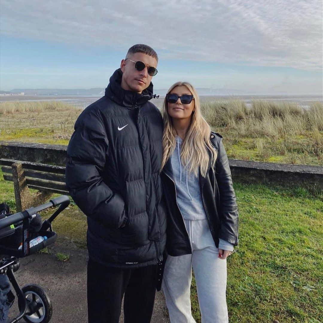 クリストファー・ピーターソンのインスタグラム：「Idag firar vi min milf som fyller 26 år. Enastående kvinna! Vi älskar dig ❤️」