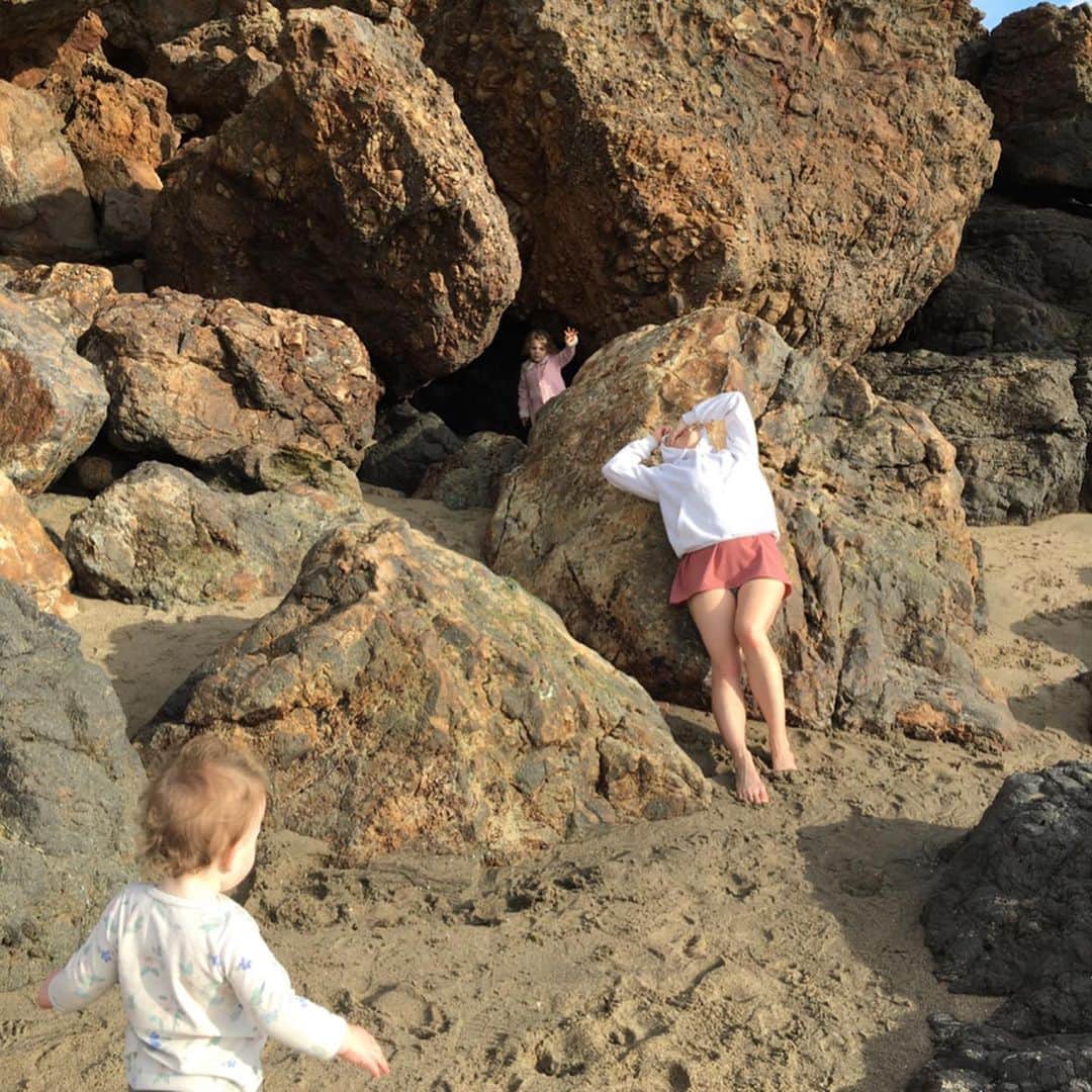 エリカ・クリステンセンのインスタグラム：「The last few outings... (February) Happy Earth Day! We love you, lady. #everydayisearthday 🌎  Do what you can, she’s all we’ve got right now.  I mean, maybe Elon Musk is figuring it all out but we really better keep working on sustainability, here.  @eltonjohn knows, Mars ain’t no place to raise a kid. In fact it’s cold as hell.  Shout out to companies like @taregrocery exploring new ways to cut waste 👏🏼👏🏼👏🏼」