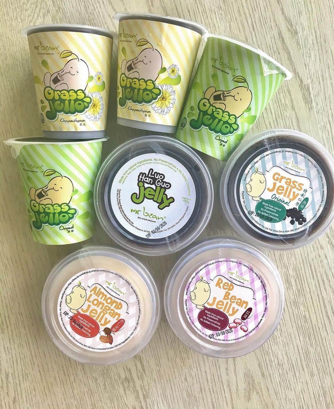 Li Tian の雑貨屋さんのインスタグラム写真 - (Li Tian の雑貨屋Instagram)「While most beverages dessert shops are closed, you can still enjoy these healthy soy treats from @mrbeansg via takeaway at selected stores, @grabfoodsg and @foodpandasg or simply order online at http://www.mrbean.com.sg/products ~~😋 Shop now and enjoy 25% discount for all soy milk pouches bundles and soy granola bundles 🛍 🛒 • • • • #sgeats #singapore #local #best #delicious #food #igsg #sgig #exploresingapore #eat #sgfoodies #gourmet #yummy #yum #sgfood #foodsg #burpple #beautifulcuisines #bonappetit #instagood  #desserts #soya #milk #granola #healthy #mrbeansg」4月23日 15時42分 - dairyandcream