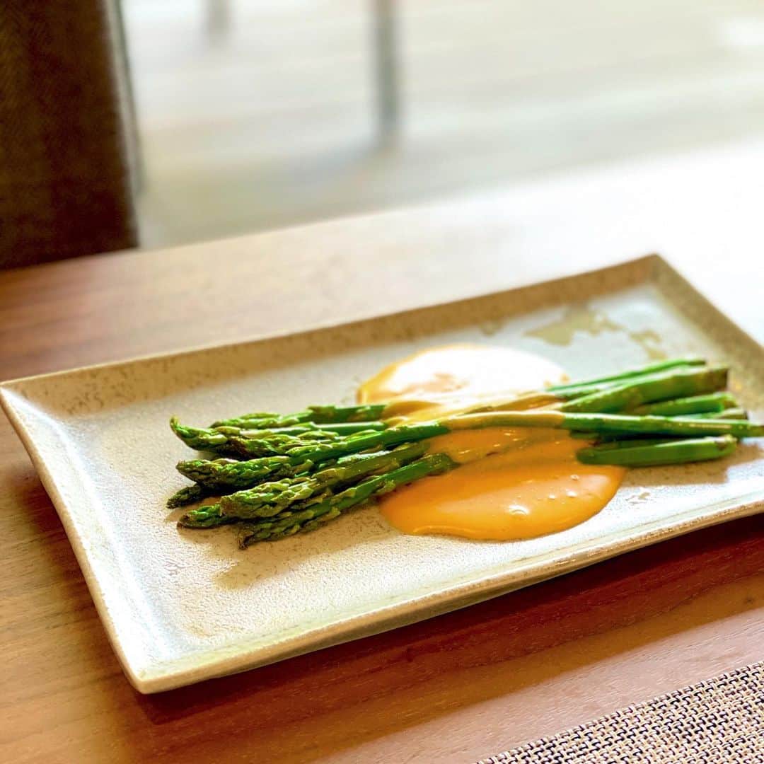 高梨臨さんのインスタグラム写真 - (高梨臨Instagram)「アスパラとオランデーズソース(^｡^) レストランで食べたホワイトアスパラガスとオランデーズソースの料理がおいしかったので、思い出して作ってみました(^_^;) #高梨食堂」4月23日 15時34分 - rintakanashi_official