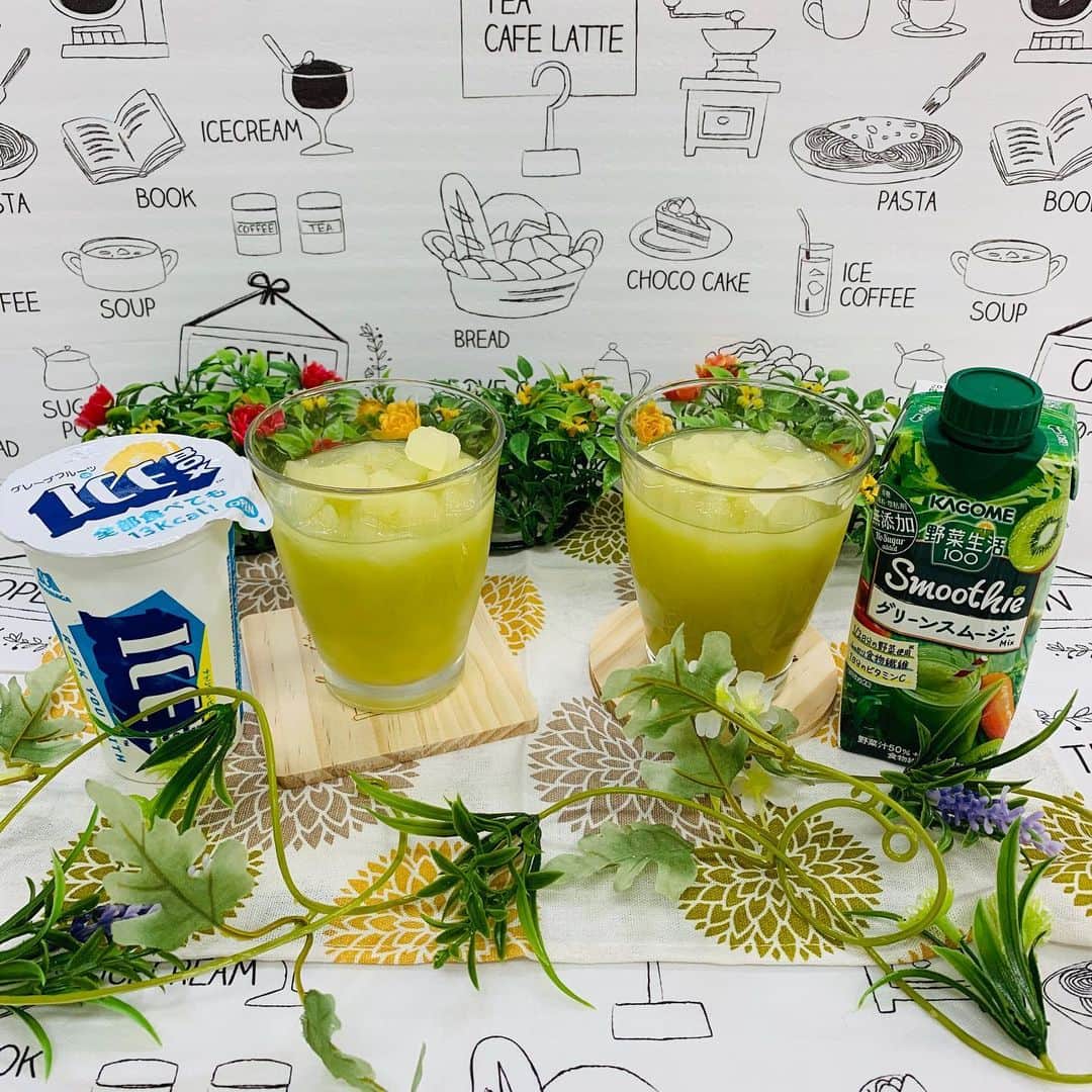 森永製菓　関西公式のインスタグラム：「突然やけど、 「アイスボックス」にドリンクを入れて飲んだことある～？？ 最近は、スポーツ飲料やエナジードリンク、お酒とかで割って楽しくおいしく飲むのが流行ってるんやで！！ 今回は新しい飲み方を紹介するで～  その名も ❝アイスボックススムージー❞ 「アイスボックス」　×　「グリーンスムージー」  簡単・美味しく　かつ　野菜も摂取できる優れものなんやで～ アイスボックスが少し解け始めたぐらいが飲み時やで～ みんなも是非やってみてな！！ 他にもアレンジレシピを紹介するから、 みんなも色んなドリンクと一緒に飲んでみてな。  #関西Mくん #森永製菓関西公式 #コラボ #コラボレシピ #カゴメ #グリーンスムージー #アイスボックス #野菜生活 #野菜生活100 #野菜生活100オリジナル #野菜生活100アップルサラダ #野菜生活100SmoothieグリーンスムージーMix #野菜 #野菜好き #野菜好きな人と繋がりたい #スムージー #食物繊維 #無添加 #オリジナル #オリジナルドリンク #アイス好き #アイス好きな人と繋がりたい」