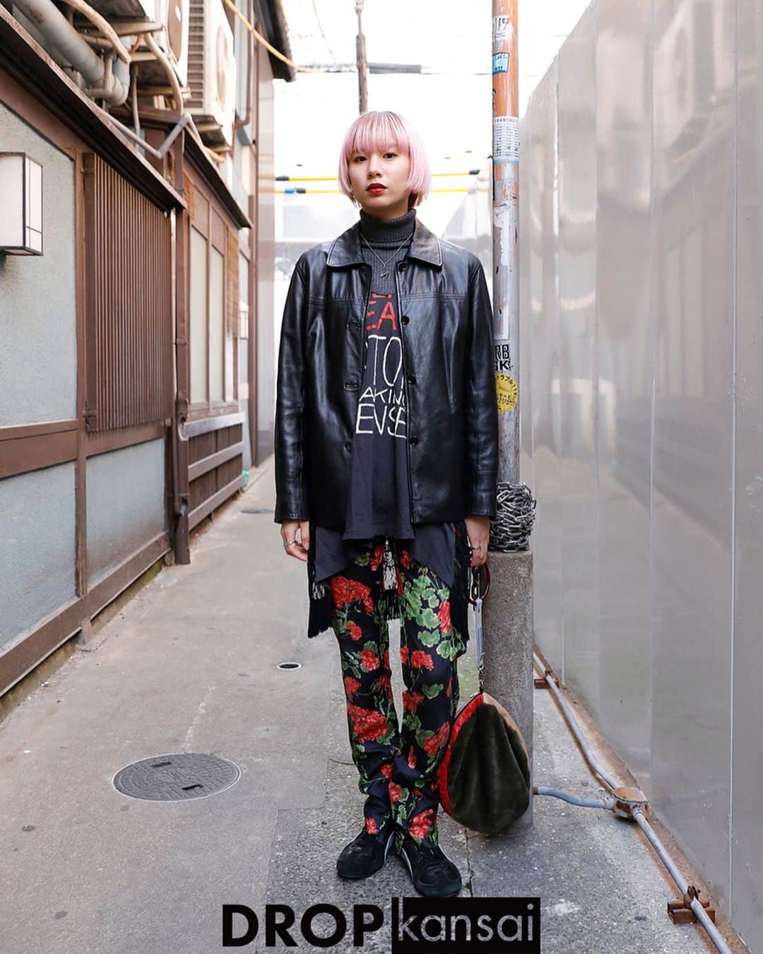 Droptokyoさんのインスタグラム写真 - (DroptokyoInstagram)「KANSAI STREET STYLES @drop_kansai  #streetstyle#droptokyo#kansai#osaka#japan#streetscene#streetfashion#streetwear#streetculture#fashion#関西#大阪#ストリートファッション#fashion#コーディネート#tokyofashion#japanfashion Photography: @fumiyahitomi」4月23日 15時40分 - drop_tokyo