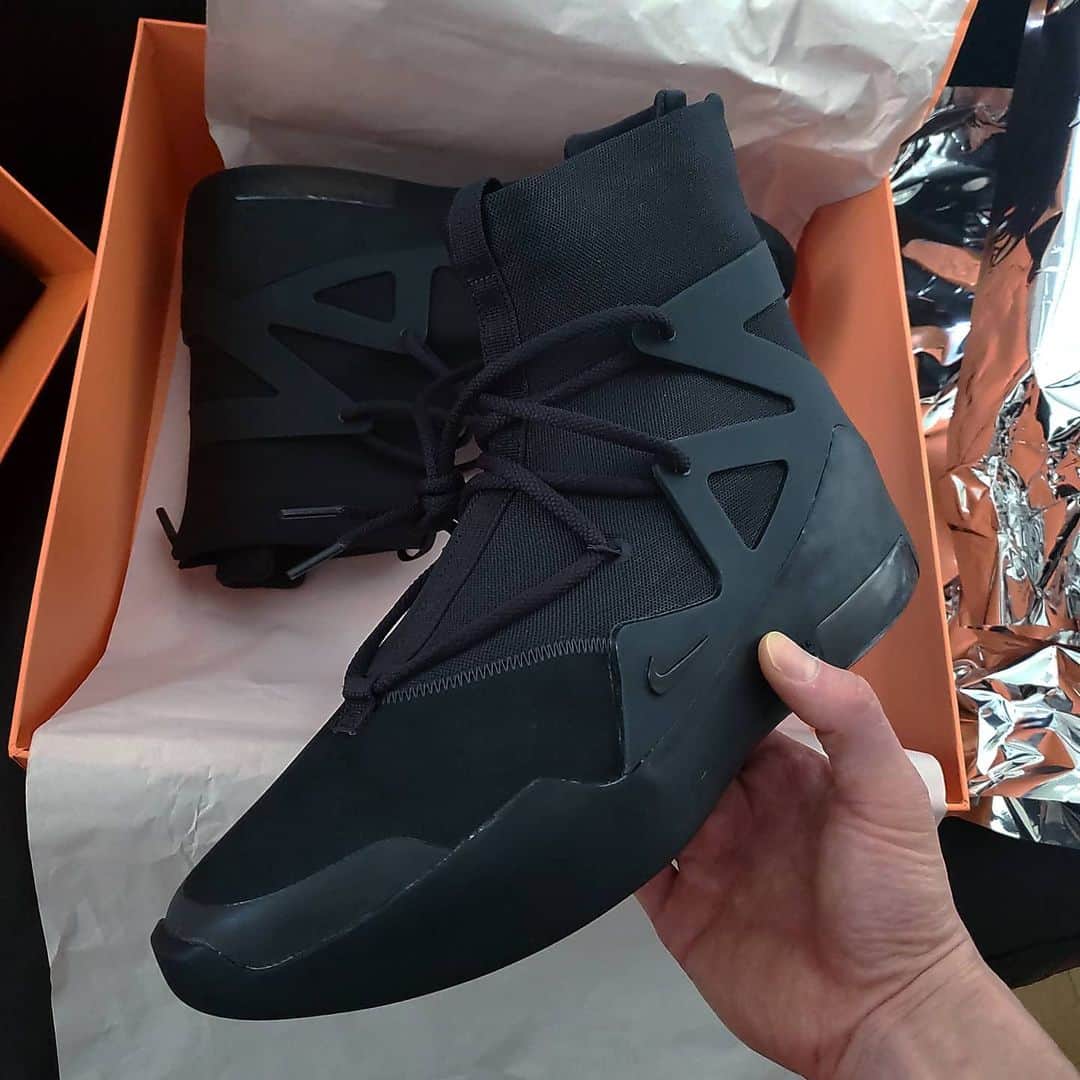 落合知也のインスタグラム：「Stay fresh #airfearofgod1」
