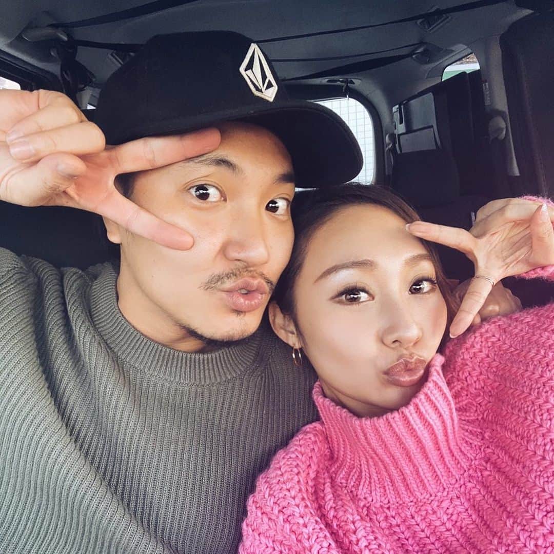 未来弥のインスタグラム：「20.4.22 …💍 「ご報告」  私事で恐縮ですが、この度2020年4月22日に入籍致しました❗️ 本当でしたら直接会って報告したかった方も沢山いたのですが、状況が状況なのでSNSでの報告になってしまいすいません🙇‍♂️ 明るいニュースを皆様にお届けできたら幸いです。  これからはふたりで力を合わせて、毎日幸せな家庭を築いていきたいと思います。 今後は夫婦共々よろしくお願いします👫✨」