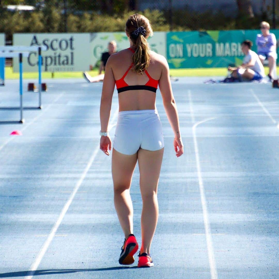 ライリー・デイのインスタグラム：「I act like I’m okay but deep down I just want to run on tartan again 💔#missyouqsac 📸 @kurtismarschall」