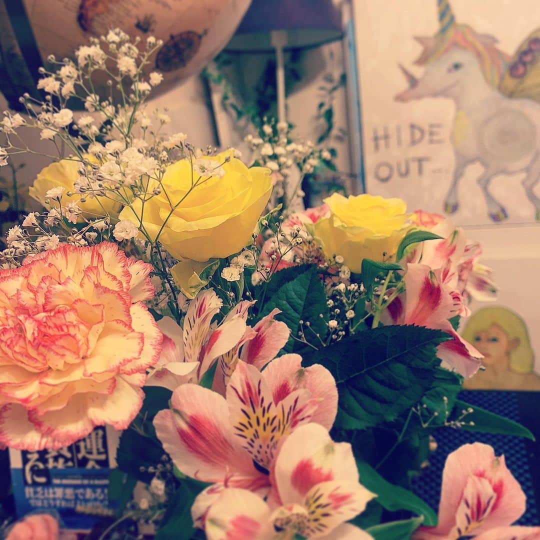 SATOKOさんのインスタグラム写真 - (SATOKOInstagram)「夫がランニング帰りにお花買ってきてくれた♡これぞ本当の生花ランナー(*´Д｀*) #花のある暮らし #flowerscheermeup」4月23日 16時26分 - fc_satoko