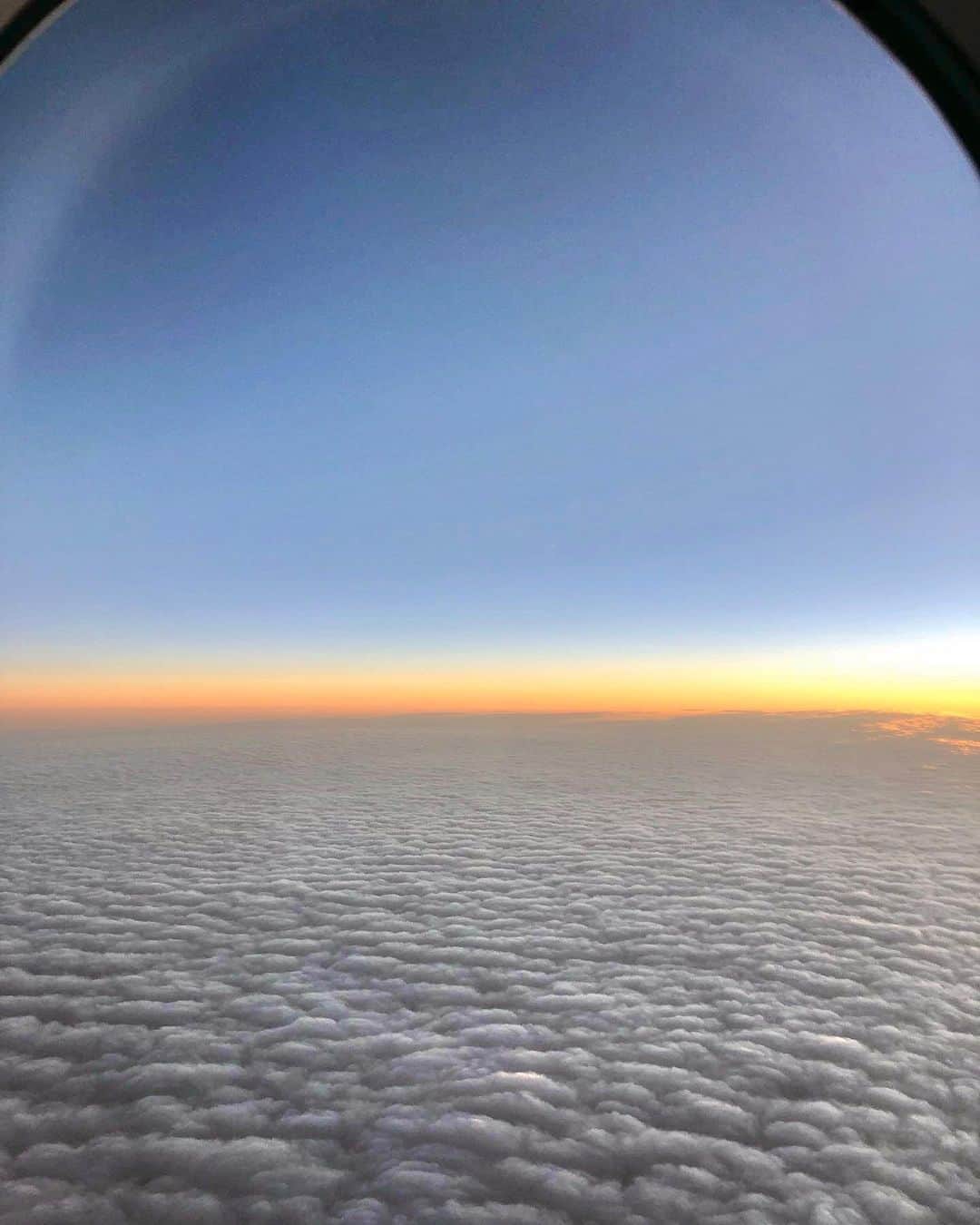 のインスタグラム：「𝐇𝐚𝐩𝐩𝐲𝐄𝐚𝐫𝐭𝐡𝐝𝐚𝐲 🌎いつかの飛行機からの景色🕊﻿ ﻿ #earthday#motherearth#sky#nature#beautiful#stonehenge#여행#travel#飛行機#窓﻿#Belarus ﻿ ﻿」