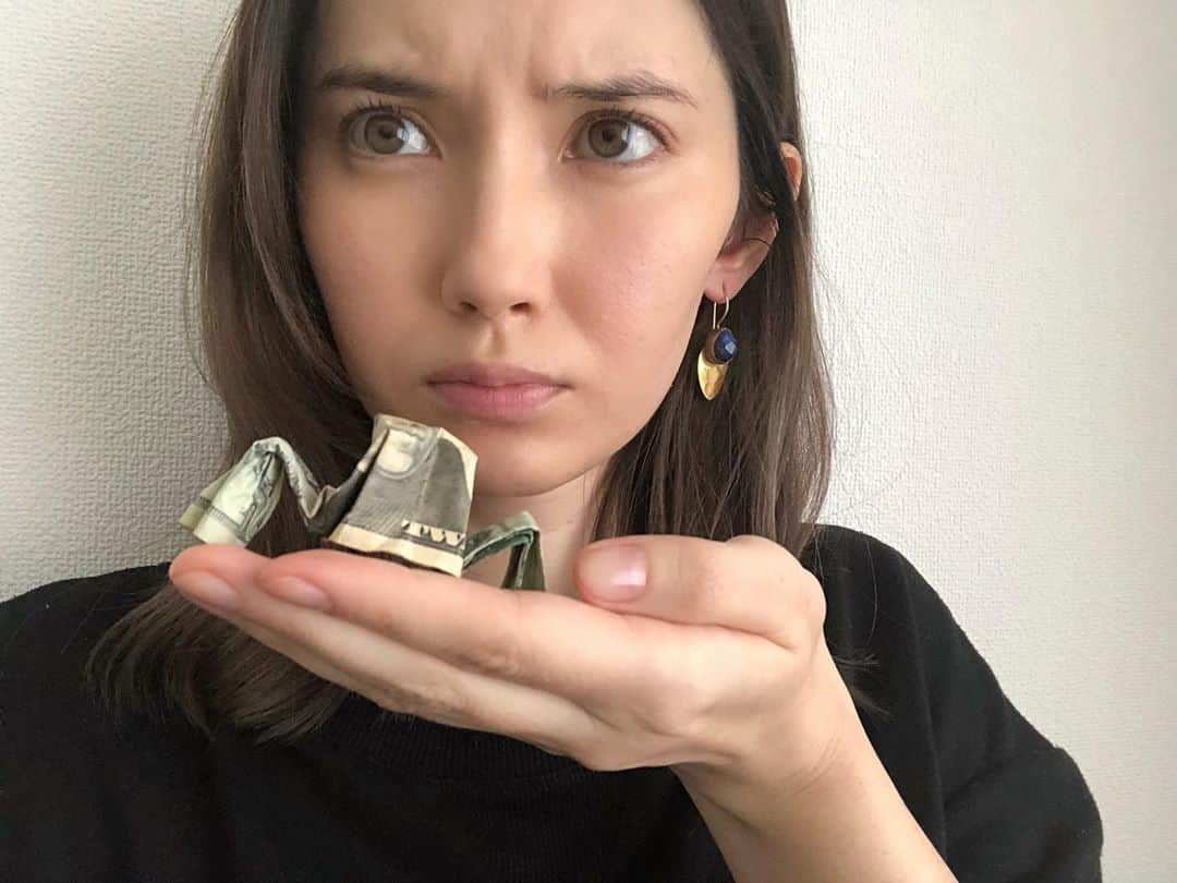 のインスタグラム：「20ドル札はR2D2になって貰おうと思ったものの、頑張れば頑張るほど、異物になっていく…。﻿ フォースの力、足りず。﻿ 闇落ち寸前。﻿ ﻿ #諦めた﻿ #R2ごめん」