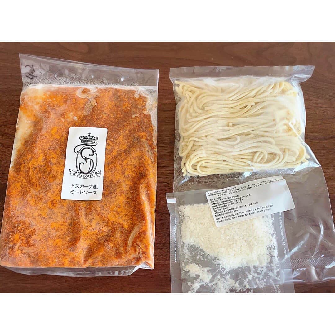 佐々木希さんのインスタグラム写真 - (佐々木希Instagram)「本日のランチ サローネトウキョウのミートソースパスタ🍝 電話でお取り寄せしてみました。 ここのお店のカラヒグ麺が本当に大好きです。 もっちもち。 前にいつもの人々（仲良しメンバー）とも食べたんだけど、みんな感動してたなぁ。 ご馳走様でした。  #SALONETOKYO」4月23日 16時57分 - nozomisasaki_official