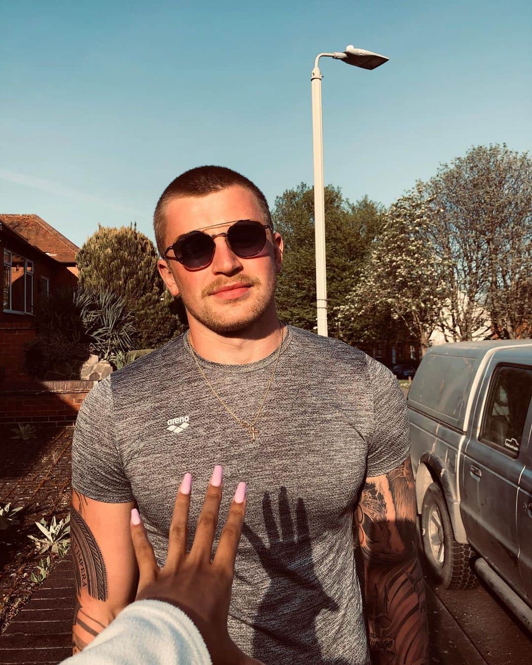 アダム・ピーティのインスタグラム：「Dead trim, might have to shave it again 🥴」