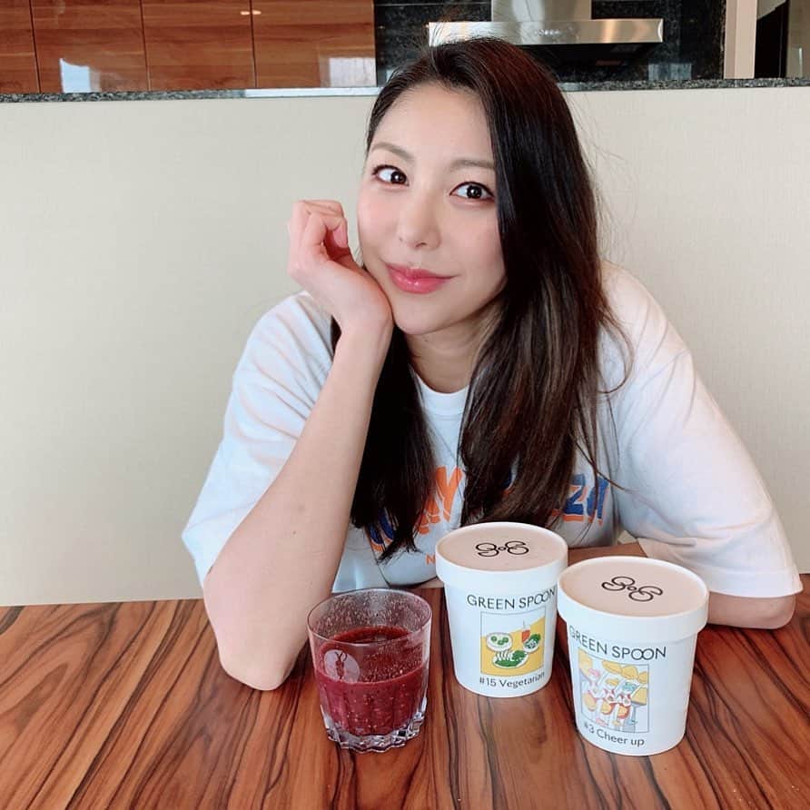 池田ゆりのインスタグラム：「﻿ 毎朝のランニング後に🍹﻿ ﻿ ﻿ 朝は食欲なくて毎朝スムージー作ってる﻿ わたしにぴったりな @greenspoonjp ﻿ 野菜やフルーツを毎日買わなくていいからめちゃらく！！﻿ ﻿ 甘味料、保存料、着色料も使ってないのがうれしい☺️✨﻿ ﻿ ﻿ 自分に必要なフルーツや野菜が入ってるから﻿ 手軽に安心なおいしいスムージーが飲めるよ☺️💕﻿ ﻿ #冷凍スムージー #パーソナルスムージー #グリーンスプーン #greenspoon #pr #fitness #protein #beauty #bodymake #instagood #todaystraining #gym #style #tokyo #도쿄 #피트니스 #이케다유리」