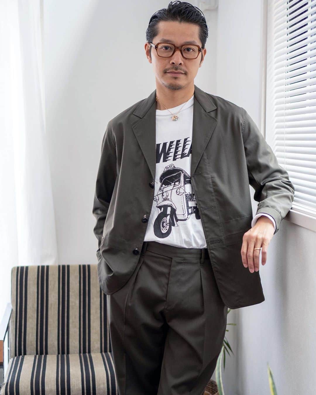 高田朋佳のインスタグラム：「“#staycoolathome ...” ———————————————————————— #workathome #homewear #stayhome #stayathome #homewearstyle #styleathome #takadachannel #youtuber #newcolonialstyle #jetset #singapore #luxuryresort #colonyclothing #singaporelife #singaporestyle  #lifestyle #fashion #mensfashion」