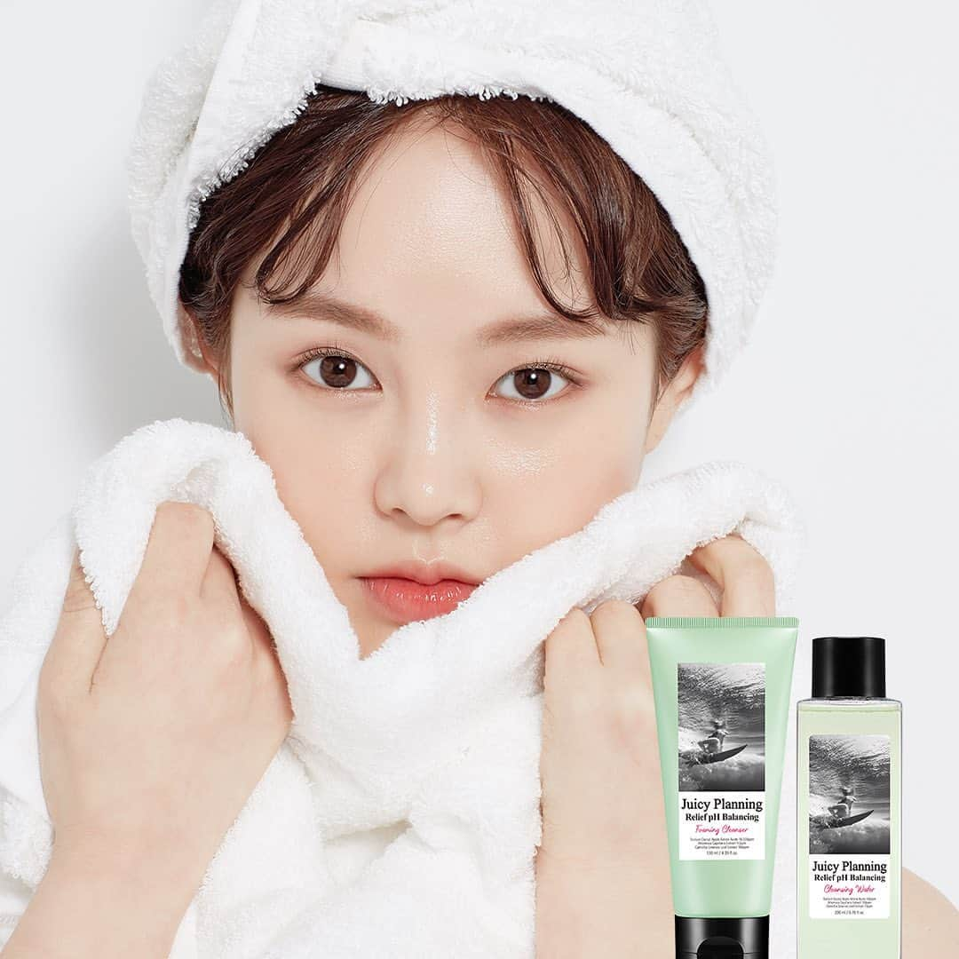 어퓨 A’pieuさんのインスタグラム写真 - (어퓨 A’pieuInstagram)「요즘엔 편안촉촉 클렌징이 필수💚 프로민감러를 위한 안심 착즙 클렌징 #쥬시플래닝 릴리프 약산성 라인🌿 . 민감+건조 피부를 위한 약산성 타입으로 아침에도 사용하기 좋은 클렌징템🛀 #1번도_안_써본_사람은_있어도 #1번만_쓴_사람은_없다나,,🤨 클렌징워터, 클렌징폼 30% 𝙎 𝘼 𝙇 𝙀 . ✔지금 바로 앱 스토어&검색창에 #눙크 검색! ✔멀티 뷰티스토어 #마이눙크닷컴 은 어퓨 공식 온라인/모바일 스토어입니다.」4月23日 18時18分 - apieu_cosmetics