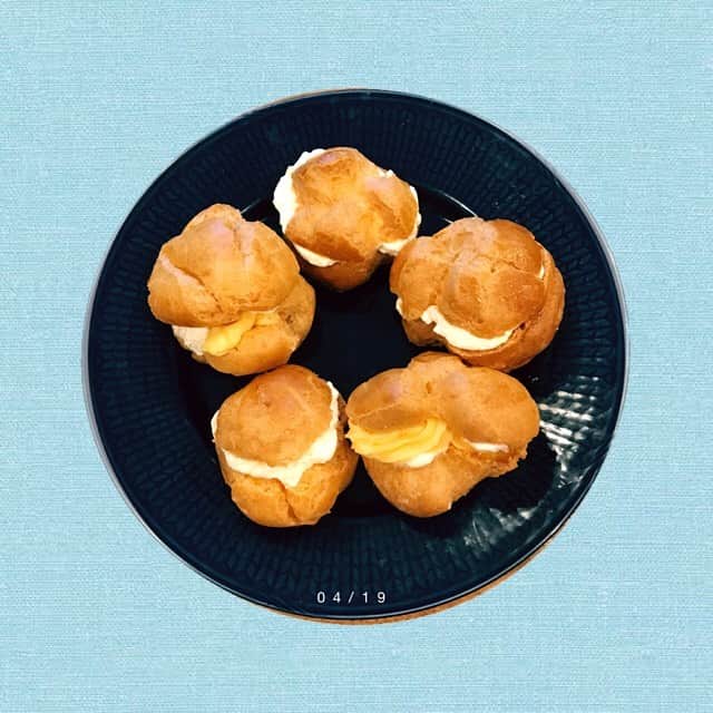 恒松祐里さんのインスタグラム写真 - (恒松祐里Instagram)「この間作ったシュークリーム💫 ㅤㅤㅤㅤㅤㅤㅤㅤㅤㅤㅤㅤㅤ 初めて作ったけど膨らみました😏 生クリームとカスタードクリームを入れて、クリームたっぷりシューにしました✨ 美味しかったです😋 #おつねとごはん」4月23日 18時16分 - yuri_tune