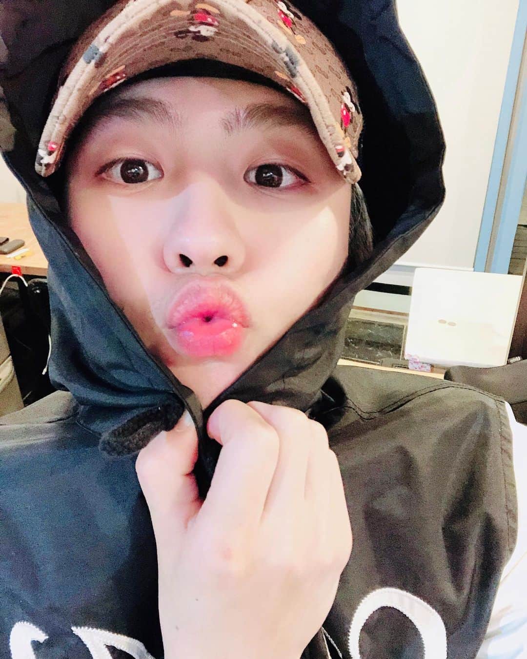 インジュン のインスタグラム：「俺の唇持っていってください❤️ 🙋‍♂️🙋‍♂️🙋‍♂️ 입술 팝니다 가져가세요❤️ 🙋‍♂️🙋‍♂️🙋‍♂️ . . . #셀카#셀피#데일리#일상#인준#입술 #팝니다#그냥가져가세요 #selfie#daily#l4l#injun#lips #インジュン#唇#あげる #持って行ってください #wwww」