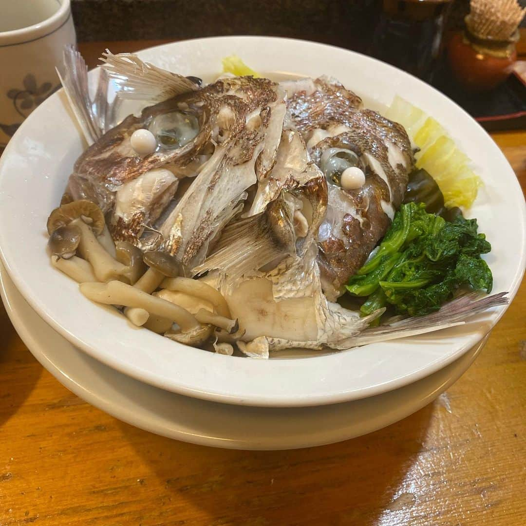 繁田梨世さんのインスタグラム写真 - (繁田梨世Instagram)「焼き肉に行ってからお寿司を食べに行くという最高の組み合わせ会🥩🍣 . . だいぶ前やけど森本さんとともみんと一緒に行ったよ☺️ . . お肉はたんとホルモンとハラミが美味しくてたまらん🤤 . . からのお寿司は大好きな甘エビにうなぎに鯛の酒蒸しに茶碗蒸しに覚えてないぐらいいっぱい食べて幸せ🥰🥰 . .  お肉とお寿司の組み合わせって最強な気がする🥺🥺 . . #大阪#十三#焼き肉#タン#ハラミ#ホルモン#お寿司#刺身#甘エビ#プリプリ#大将面白い#茶碗蒸し#体#酒蒸し#しげとも#ともみん#久しぶり#またご飯行きたい#またこの組み合わせしたい#肉とお寿司#大好き#スポニチ#森本さん#いつもありがとうございます#新鮮#お魚#どれも美味しい#十三寿司」4月23日 18時22分 - shigesurumedayo