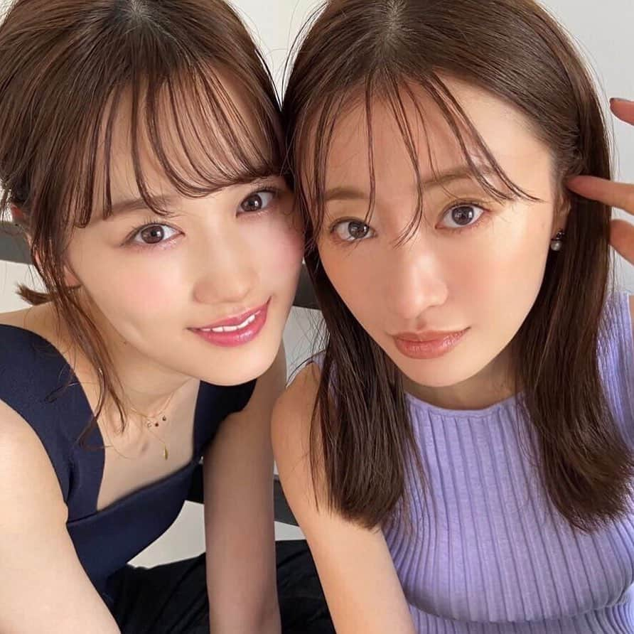 山下美月さんのインスタグラム写真 - (山下美月Instagram)「・﻿ 先月お知らせしていた﻿ 大大大好きな方との撮影💕というのは、﻿ 女優の松本まりかさんでした😊﻿ ﻿ ドラマ『神酒クリニックで乾杯を』で共演して以来、﻿ 山下さんが尊敬してやまない大先輩♡﻿ たーっぷり語り合っているので﻿ 読み込んでいただけたらうれしいです❣️﻿ ﻿ 最後にお互いの写真集を持ってパチリ✨﻿ ﻿ ﻿ #松本まりか さん﻿ #CanCam発売中﻿ #妄想ガール﻿ #山下美月1st写真集﻿ #忘れられない人﻿」4月23日 18時36分 - yamashitamizuki1st