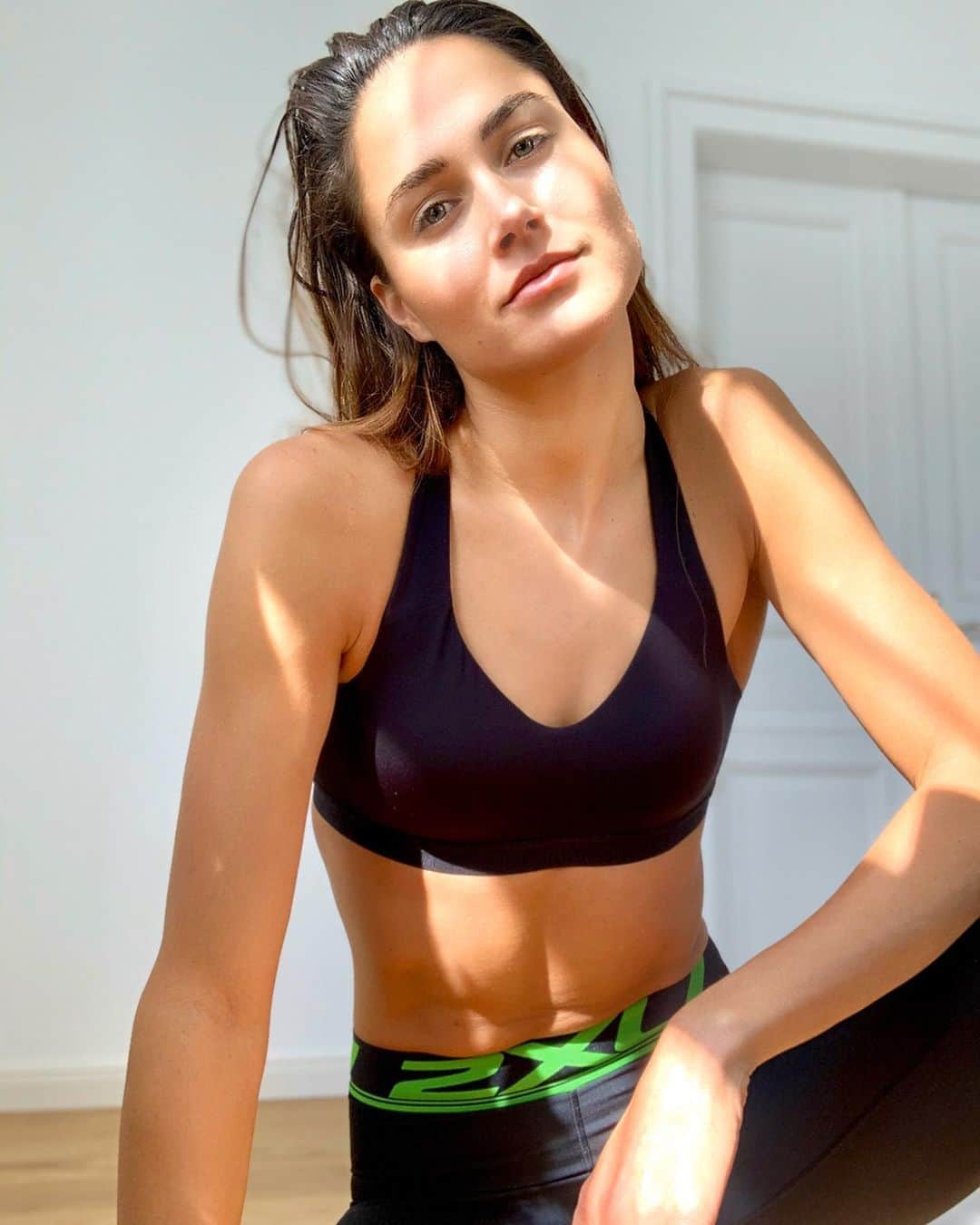 ズザンナ・ヤカボスのインスタグラム：「how is your #homeoffice going? . . . . . #outofpool #swimmer #sport #fit #training #swimmerslife #getfit #getfitstayfit #healthylifestyle #swimsuit #workout #workoutmotivation #homeworkout #workoutroutine #getitdone #myfinishline #2xu #lululemon #thesweatlife」