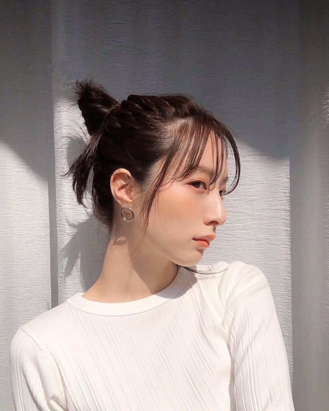 佐藤さきさんのインスタグラム写真 - (佐藤さきInstagram)「いい天気の日◎﻿ ﻿ マキアージュの下地を試してみました🌼﻿ 透明感がグッと上がって、肌がなめらかになるので﻿ ファンデーションがすごくつけやすくなりました。﻿ ﻿ 薄付きなのにテカリ、カサつきを防いでくれて﻿ メイクしたてが続くのも良かったです🥺﻿ ﻿ コスメ試しまくってるのでまた紹介します〜﻿ ﻿ #マキアージュ#ドラマティックスキンセンサーベース#PR #マキアージュのくずれ防止下地」4月23日 18時42分 - sakisato29