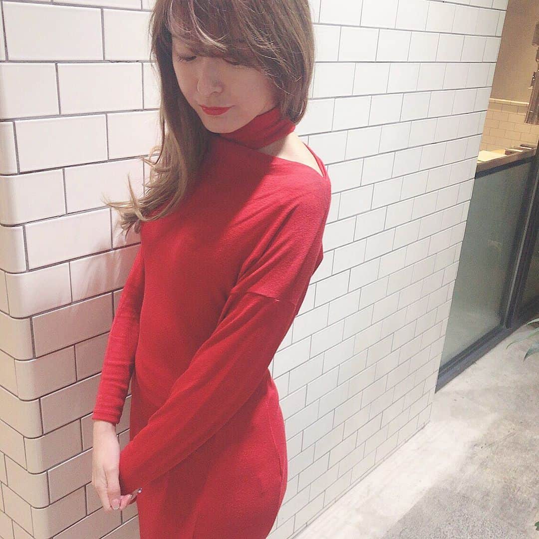 菊池かなこのインスタグラム：「. ON - TOX 眉間の悩みに働きかけてくれる高機能クリーム  ヒト幹細胞とアデノシンの効果で 塗ってすぐに効果が実感できるすごいクリーム✨ . パソコン仕事で眉間のシワが気になってるから良さそう☺︎ . 今なら初回半額以下で購入出来るみたいです！ . . ୨୧┈┈┈┈┈┈┈┈┈┈┈┈┈┈┈┈┈୨୧ @lady__luck__7　@ladyluckseven #LadyLuck7 #7レス肌 #ヒト幹細 #人幹細胞培養液 #ニキビ #毛穴 #乾燥 #赤み #くすみ #たるみ #しわ #PR」