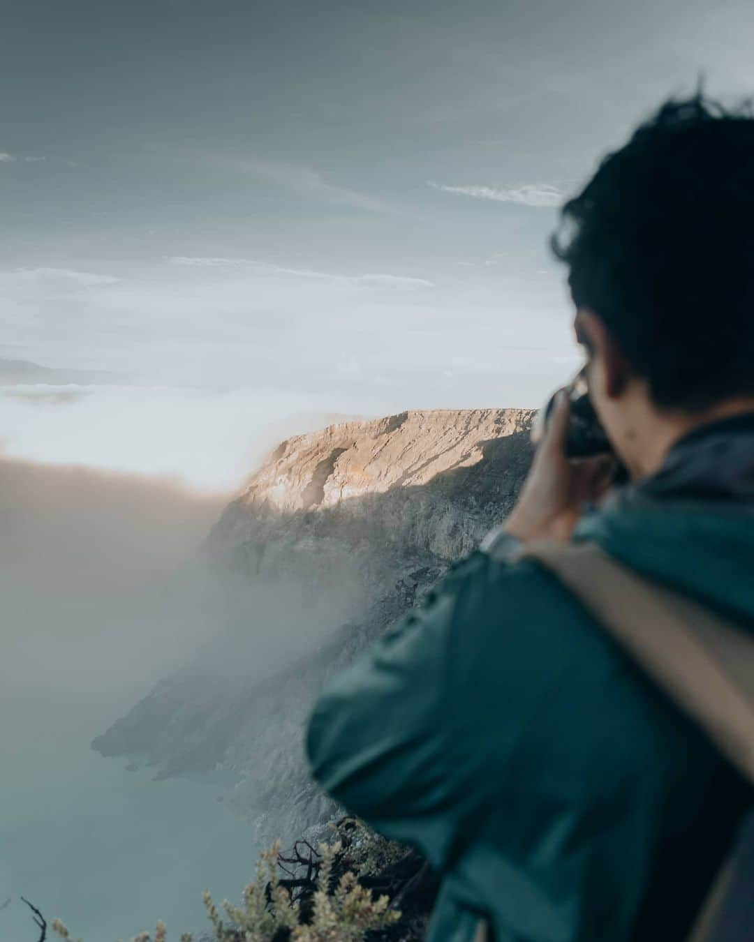 Canon Asiaさんのインスタグラム写真 - (Canon AsiaInstagram)「Nature never fails to amaze, and we’re all looking forward to the time when we can travel and feel the beauty of the world 🌍 once again. . Will Kawah Ijen ⛰️ be on your travel list? . 📷 Images by @rendi_herdiansyah shot using the Canon EOS 6D | EF24-70mm f/2.8L USM Image 1 | f/5.0 | ISO 160 | 1/800s | 24mm Image 2 | f/4.5 | ISO 400 | 1/2500s | 24mm Image 3 | f/5.0 | ISO 160 | 1/400s | 24mm Image 4 | f/2.8 | ISO 400 | 1/1600s | 24mm Image 5 | f/2.8 | ISO 400 | 1/4000s | 24mm Image 6 | f/2.8 | ISO 125 | 1/1600s | 24mm . Want your photos to be featured too? Tag them with #canonasia or submit them on My Canon Story, link in bio! . #canonasia #photography #landscape #eos6d #travel #indonesia #ijen #mountnesia #explore #inspiration」4月23日 18時53分 - canonasia