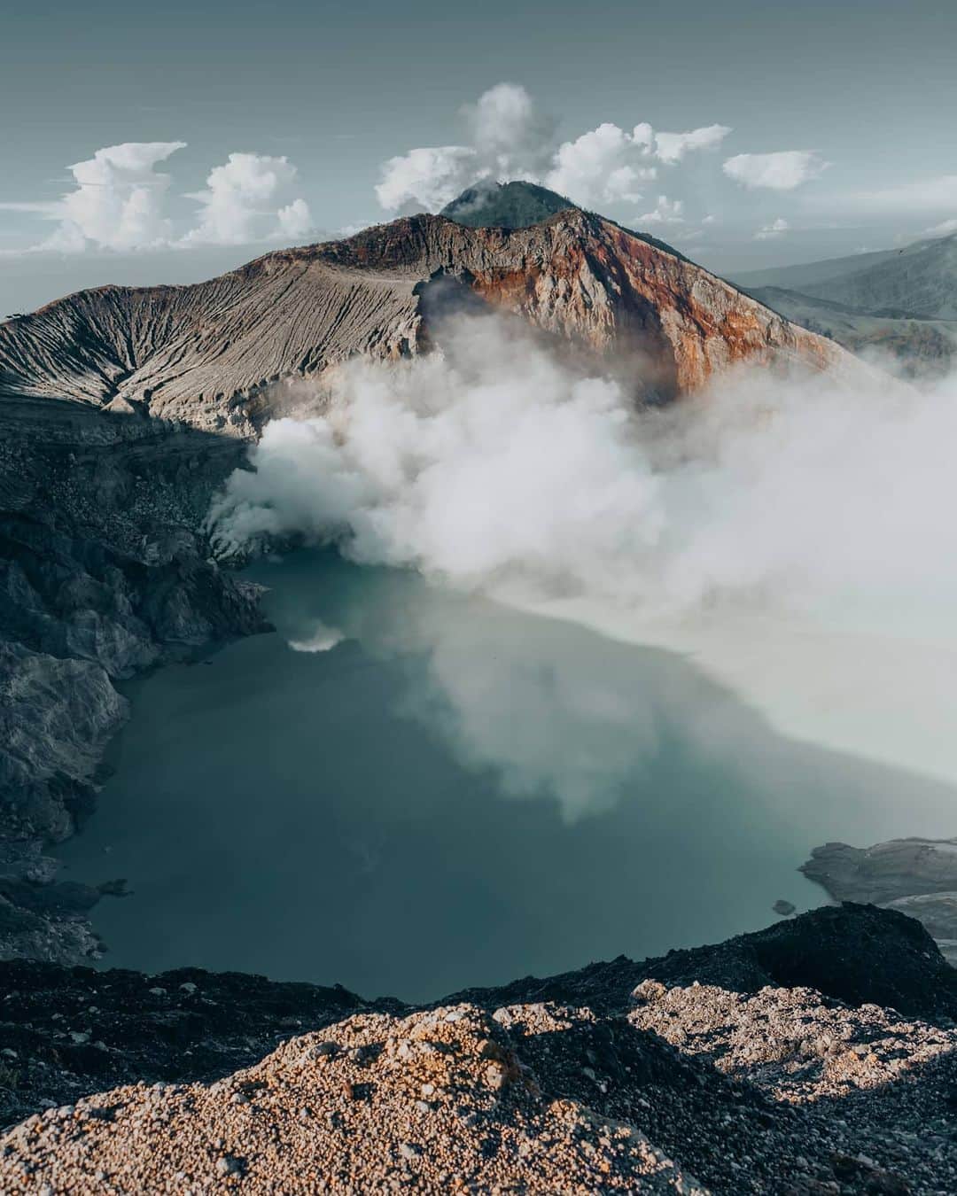 Canon Asiaのインスタグラム：「Nature never fails to amaze, and we’re all looking forward to the time when we can travel and feel the beauty of the world 🌍 once again. . Will Kawah Ijen ⛰️ be on your travel list? . 📷 Images by @rendi_herdiansyah shot using the Canon EOS 6D | EF24-70mm f/2.8L USM Image 1 | f/5.0 | ISO 160 | 1/800s | 24mm Image 2 | f/4.5 | ISO 400 | 1/2500s | 24mm Image 3 | f/5.0 | ISO 160 | 1/400s | 24mm Image 4 | f/2.8 | ISO 400 | 1/1600s | 24mm Image 5 | f/2.8 | ISO 400 | 1/4000s | 24mm Image 6 | f/2.8 | ISO 125 | 1/1600s | 24mm . Want your photos to be featured too? Tag them with #canonasia or submit them on My Canon Story, link in bio! . #canonasia #photography #landscape #eos6d #travel #indonesia #ijen #mountnesia #explore #inspiration」
