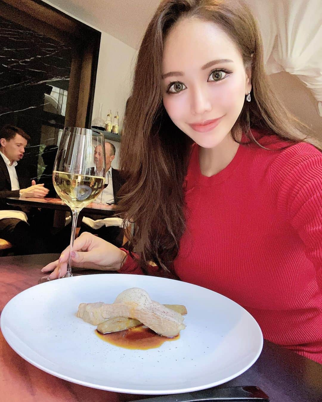 桜ゆみさんのインスタグラム写真 - (桜ゆみInstagram)「. Parisで最後のランチをしたお店😌🍴 すっごい美味しいお店だった😭💕💕 今度はぜったいディナーにも行く🐰✨ 最高すぎたから @yumi.sakura711 にも お食事の写真と一緒に載せるね☺️✨ . #restaurantakrame #akrame #akrameparis #Paristrip #paristrip2019 #parislunch  #パリ旅行 #パリランチ #女一人旅 #fauchonparis #fauchoncafe #fauchonlhotelparis #fauchonhotelparis #フォーション #フォーションホテルパリ #parishotel #パリ8区 #マドレーヌ寺院 #ÉglisedelaMadeleine #eglisedelamadeleine #マドレーヌ広場 #PlacedelaMadeleine  #巴黎萊雅 #巴黎旅遊 #巴黎人 #巴黎日常 #桜ゆみ」4月23日 19時01分 - yumi.sakura1111