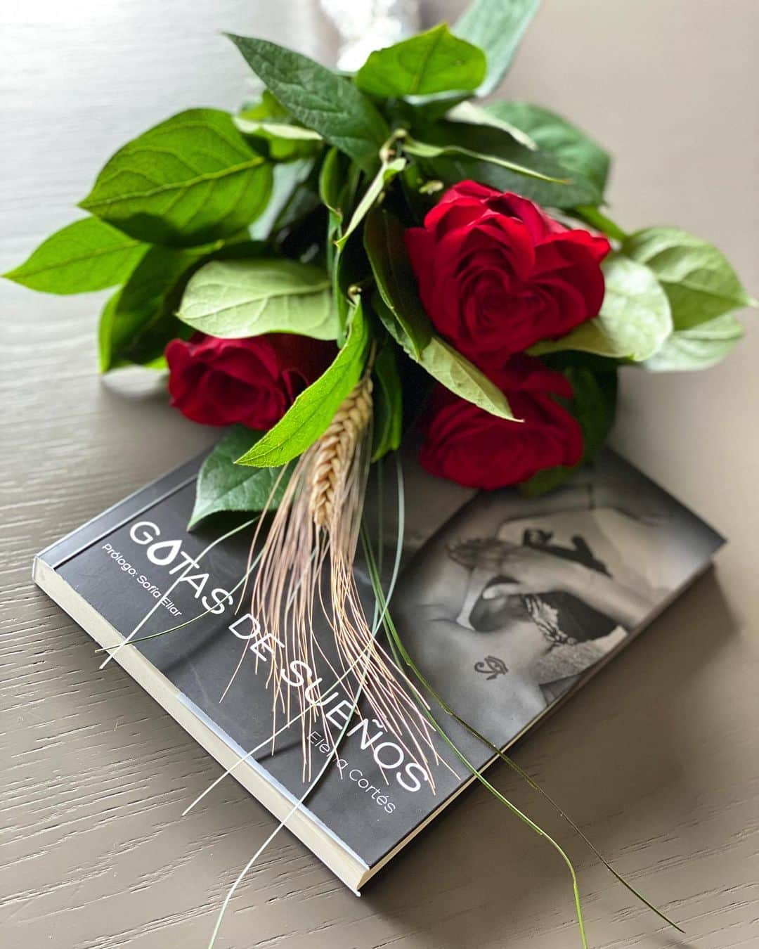 ジョルディ・アルバさんのインスタグラム写真 - (ジョルディ・アルバInstagram)「Feliç Sant Jordi!🌹📖🐉」4月23日 19時17分 - jordialbaoficial