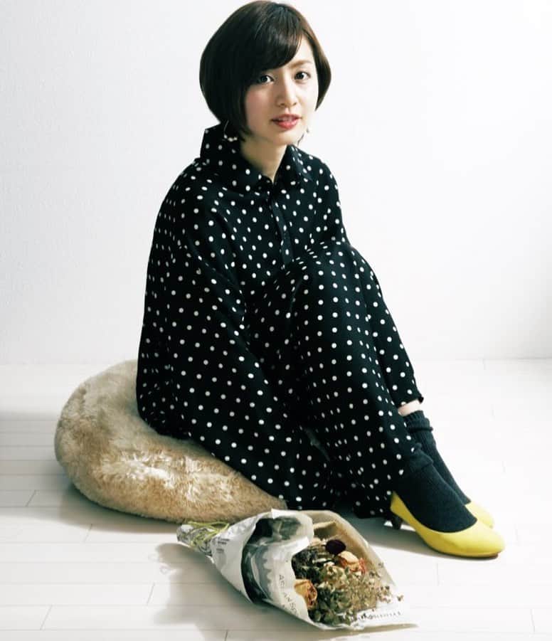 浜田真衣のインスタグラム：「過去のpic📸 色んな髪型して、 色んな私を作っていきたい♡  #MONAカフェ #浜田真衣 #毎日を大切に #instalike #instayle #instafashion #love #大好きな #花のある暮らし #fashionista #japanese」