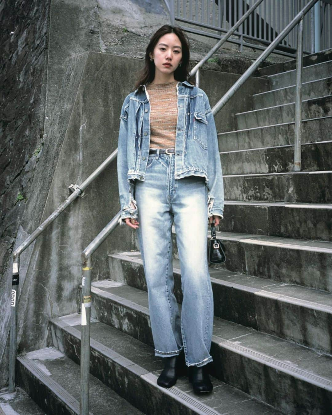 Shiho Sasakiさんのインスタグラム写真 - (Shiho SasakiInstagram)「20周年のスペシャルな1冊📖 STREET×MOUSSY JEANS SNAP 2020 - ALL Jeans are made by MOUSSY @streetmag / @moussyofficial  総勢180名の方達のJEANS SNAP👖 わたしも参加させてもらいました🙏 @sheltterwebstore  にてMOUSSYの商品をお買い上げ頂いた方に先着でプレゼントしています🎁 本当に見応えたっぷりだから、ぜひ皆さんにも読んで欲しいなぁ💭 #MOUSSY#STREET#MOUSSYJEANSSNAP2020#MOUSSYJEANS」4月23日 19時31分 - shihomurata0718