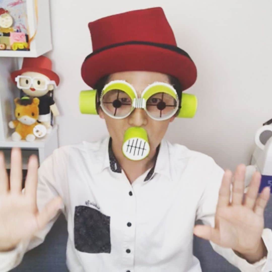 できたくん（高橋和之）のインスタグラム：「今日のインスタライブのハイライト！！ 「おもしろゴーグル」作ったよ☆  参加してくれたみんなありがとう！！ 最後時間無くて細かい所伝えられなくてごめんなさい（ ; ; ）  もしゴーグルがゆるい場合は裏側をテープで留めて下さい☆  この様子は24時間ストーリーに載せてあります。 後日YouTubeにもアップします！  是非見て下さい^ ^  今日はたくさんの参加、たくさんのコメント、いいね、嬉しかったです！  ありがとうございました！  #おうち遊び  #stayhome #工作大好き #簡単工作 #おもしろゴーグル」