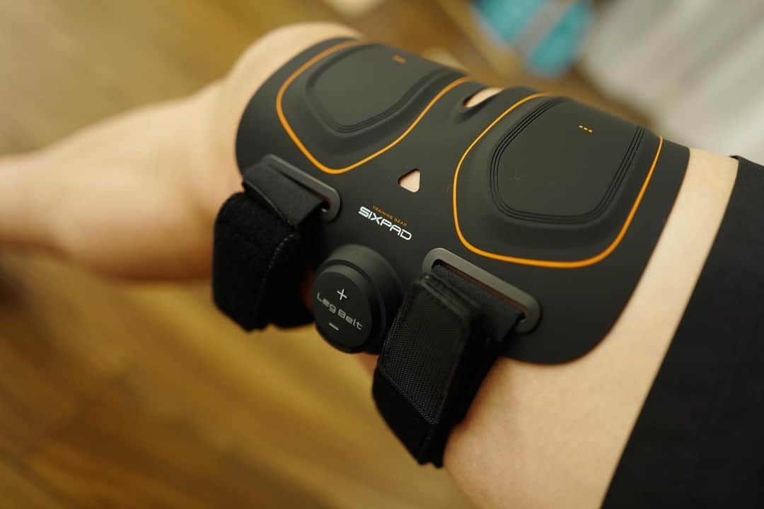 太田宏介のインスタグラム：「『SIXPAD』 家で過ごす時間が長く、身体を動かせなくてモヤモヤしている人も多いはず。 僕はSIXPADを使って筋肉に刺激を与えてます。 運動不足の方にもオススメ！ 他にもアイテムあるのでまた紹介しますね！ @sixpad_official  #sixpad  #stayhome  #おうち時間  #太田宏介」
