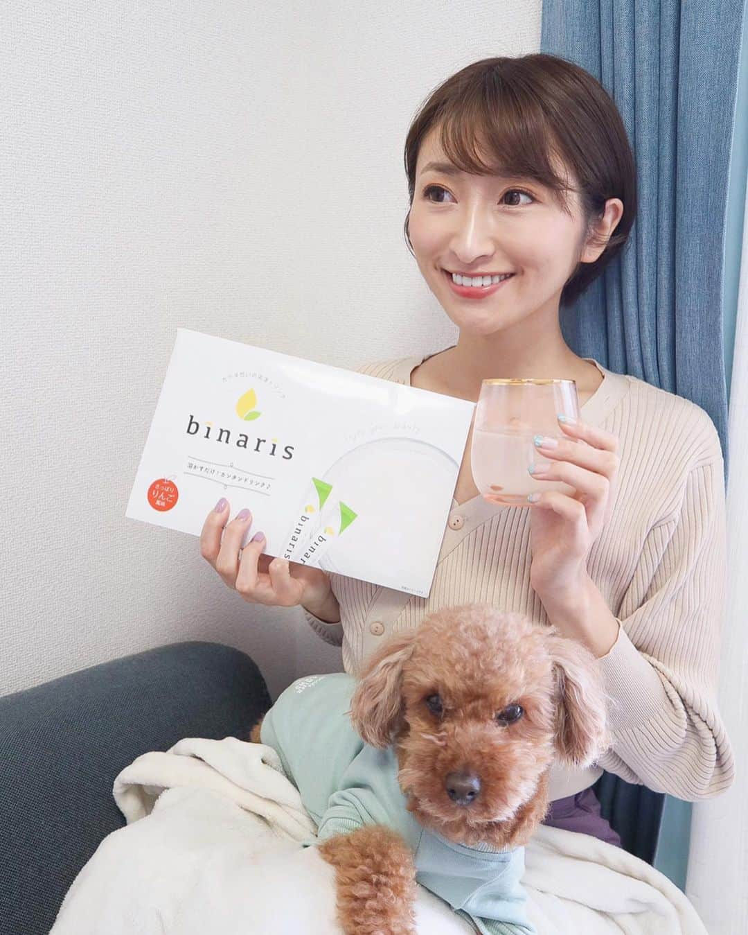 三井菜那さんのインスタグラム写真 - (三井菜那Instagram)「おうち時間をうまく使ってキレイになりたいっ！🌿 ㅤㅤㅤㅤㅤㅤㅤㅤㅤㅤㅤㅤㅤ  おうちでは ☑️ヨガ、ストレッチ、筋トレ ☑️腸活 ☑️時間をかけてスキンケア ☑️規則正しい生活 など、 いままで時間などを言い訳にしてできていなかったことをするようにしています😌！ ㅤㅤㅤㅤㅤㅤㅤㅤㅤㅤㅤㅤㅤ  中でも腸活にハマってて、 ビナリスを取り入れたり (3箱目突入！)、 ヨーグルトや発酵食品を食べて体の内側からキレイを目指しています🙋 @binaris_official  ㅤㅤㅤㅤㅤㅤㅤㅤㅤㅤㅤㅤㅤ  また、 脂肪蓄積をはじめ 便通改善効果などが期待できる 国産の多穀麹をはじめ 乳酸菌などが配合されているから、 食べ過ぎた翌朝はビナリスに置き換えるようにしています😘  ㅤㅤㅤㅤㅤㅤㅤㅤㅤㅤㅤㅤㅤ  肌荒れも前よりしなくなったし、 背中ニキビも明らかに減ってうれしい...😭😭！ ㅤㅤㅤㅤㅤㅤㅤㅤㅤㅤㅤㅤㅤ  水に溶かすだけだし りんご風味でジュース感覚で飲めるから これからもビナリス生活続けるぞぉ！  ㅤㅤㅤㅤㅤㅤㅤㅤㅤㅤㅤㅤㅤ  #binaris #ビナリス #腸活 #美活 #腸から綺麗になる #デブ菌 #ヤセ菌  #pr」4月23日 20時14分 - nana.0312