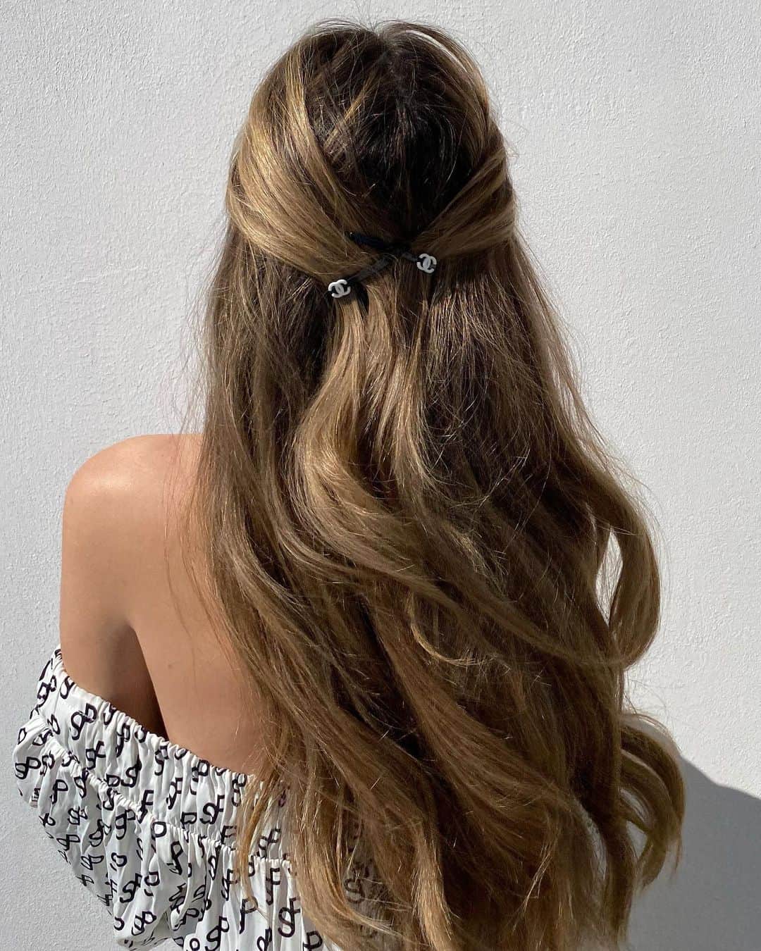 Mathilde Goehlerさんのインスタグラム写真 - (Mathilde GoehlerInstagram)「Hair care is going to well looking at the bright side. Vitamins for hair in my story 🤍」4月23日 20時16分 - mathildegoehler