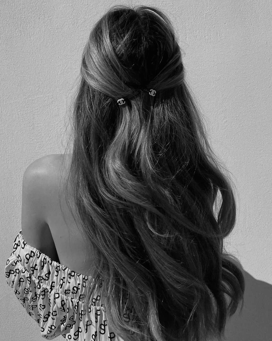 Mathilde Goehlerさんのインスタグラム写真 - (Mathilde GoehlerInstagram)「Hair care is going to well looking at the bright side. Vitamins for hair in my story 🤍」4月23日 20時16分 - mathildegoehler