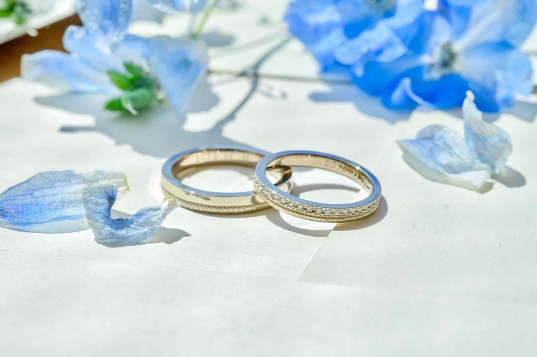 結婚指輪・婚約指輪『Hamri(ハムリ)』さんのインスタグラム写真 - (結婚指輪・婚約指輪『Hamri(ハムリ)』Instagram)「@hamri_omotesando ・ ・ ・ お客様作品#手作り結婚指輪 をお届けいたします💍 ・ ・ おふたりとも#お揃い のデザインに、ご新婦様はダイヤモンドがエタニティになっています❤️ ・ ・ デザインのご相談だけでも、LINEからご自宅でお気軽に出来ますので是非ご利用くださいませ😄💕 ・ ・ Hamriでは、感染対策としましてご予約数と時間を調整しながらご案内をしております。また、サンプルや室内等のアルコール消毒を徹底しております。 ・ ・ おふたりとご相談をした上で、ご来店頂くことなくオンラインやテレビ電話での、指輪のお手伝いもさせて頂きますのでご遠慮なくDMやメール等お待ちしております☺️❣️ ・ ・ どんなときでも、お互いを側に感じる、ふたりの絆になる指輪を❤️ ・ ・ #エタニティリング ・ ・ "ふたりらしい指輪をお届けします" ・ #カラーダイヤモンド #ダイヤモンド #誕生石 #フォトアルバム #ウェディングムービー ・ お互いのために作る指輪は、購入することでは味わえない感動と愛が生まれます。 ふたりの指輪を合わせると、ふたりの世界が１つになる愛着あふれる指輪。 ・ ＊＊＊＊＊＊＊＊＊＊ ・ 無料相談受付中 Hamriのアカウントからホームページへ @hamri_omotesando ・ @ringraph_official ・ @mynavi_wedding ・ @mwd_jewelry ・ ＊＊＊＊＊＊＊＊＊＊ ・ #結婚指輪 #husbandandwife  #結婚指輪💍 #マリッジリング #プレ花嫁 #婚約指輪 #エンゲージリング #表参道 #ウエディングフォト #指輪デザイン #weddingring #ordermade  #結婚指輪 #前撮り #design #指輪探し #ウェディング #花嫁 #ダイヤモンド #結婚準備 #プロポーズ  #結婚指輪探し #hamri #ハムリ」4月23日 20時35分 - hamri_omotesando