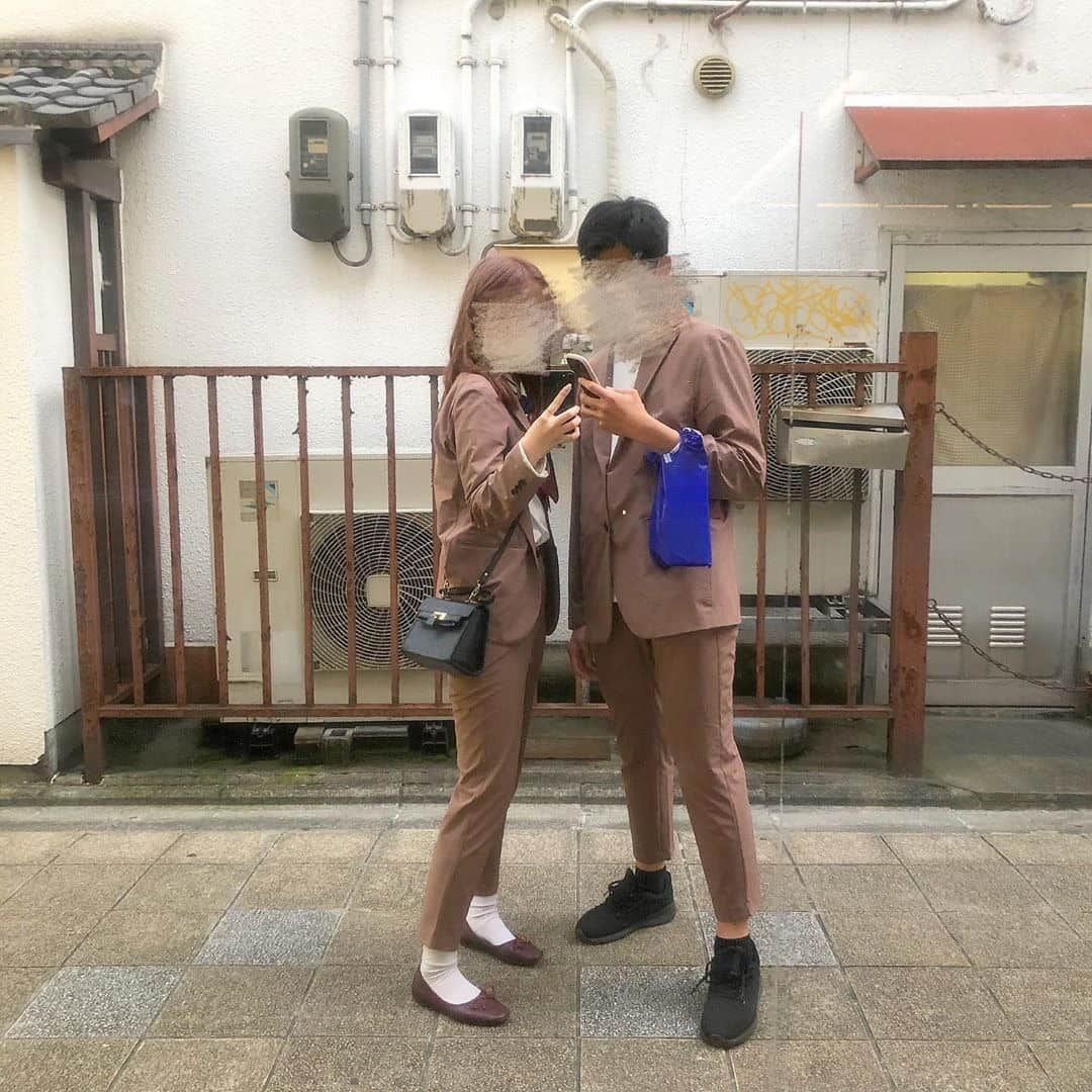 RiLiさんのインスタグラム写真 - (RiLiInstagram)「RiLi3周年アニバーサリーウィーク🎉🎉 本日のテーマは #RiLiっぽカップルコーデ ❗ . フォロワーのみなさまに 投稿いただいた素敵な作品たち🌼 たくさんの応募ありがとうございます😭🌷 . ここに載せきれなかったその他の応募写真は 👉 #RiLiっぽカップルコーデ でCHECK😉 . . 🎁プレゼントキャンペーン🎁 RiLiオリジナルアイテムが15名に当たる😮❗ @rili.tokyo をフォロー＆対象のインスタ投稿に「いいね」するだけ💓 アニバーサリーウィーク開催中（4/20〜4/26）に 公開されたすべての投稿が抽選対象です。 たくさん「いいね」すると当選確率UP✌✨ この投稿も抽選対象なので、 ぜひ「いいね」して応募してね💌 . . Special Thanks💋 Photo by @teddy_bear__xx @kokoro_b1a4 @isi___04 @maaanars__ @_yui.___ @ayaka_skurisuteru @yuichigo_0501 @3momoka4 . . ※限定ステッカーの郵送は 5月中旬以降を予定しております💌 後日改めて、当選者にはDMを お送りいたします🍒🍈 . . #rili_3rd #カップルコーデ #シミラーコーデ #シミラールック #ワントーンコーデ #着物コーデ #着物レンタル #おそろいコーデ #ディズニーコーデ #ユニバコーデ #春コーデ #おしゃれさんと繋がりたい #お洒落さんと繋がりたい #ファッション #ootd #outfit#옷스타그램 ##페션스타그램 #시밀러룩#커플사진」4月23日 21時00分 - rili.tokyo