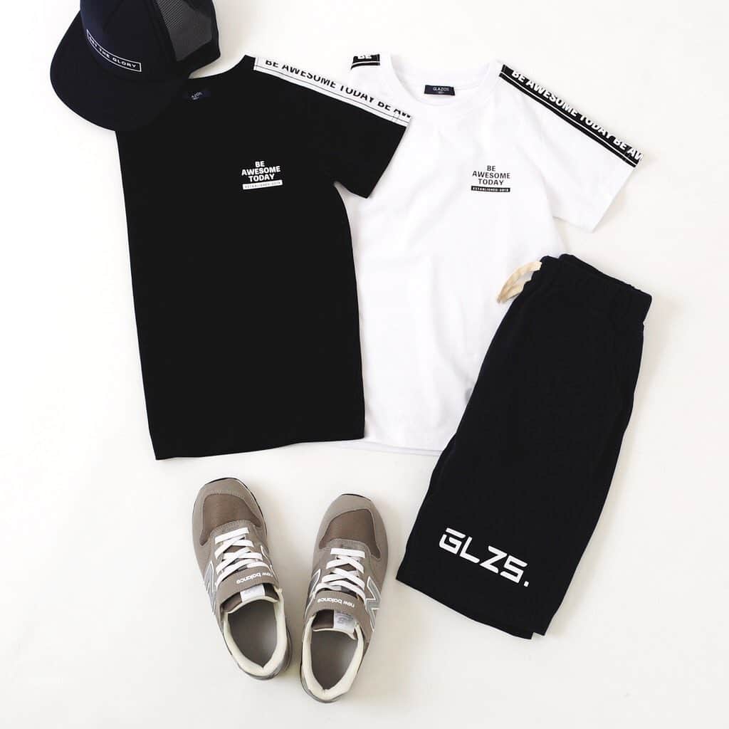 のインスタグラム：「. #new items✨ 本日GLAZOS新作入荷しております～～ . おうちで過ごす時もリラックス♪ オシャレに一日を過ごせるような 新作アイテム、多数入荷しております◎ . ぜひサイトの方チェックしてみてください★ . . . #glazos #kidsootd #kidsfashion #kidscoordinate #kidsfashion #kids #mensfashion #mensstyle #boy #おそろいコーデ #兄弟 #小学生コーデ #小学生男子 #おでかけコーデ #中学生男子 #小5 #小6 #キッズファッション #男の子ママ #男子 #小学生 #新作 #SS #wear #半袖」