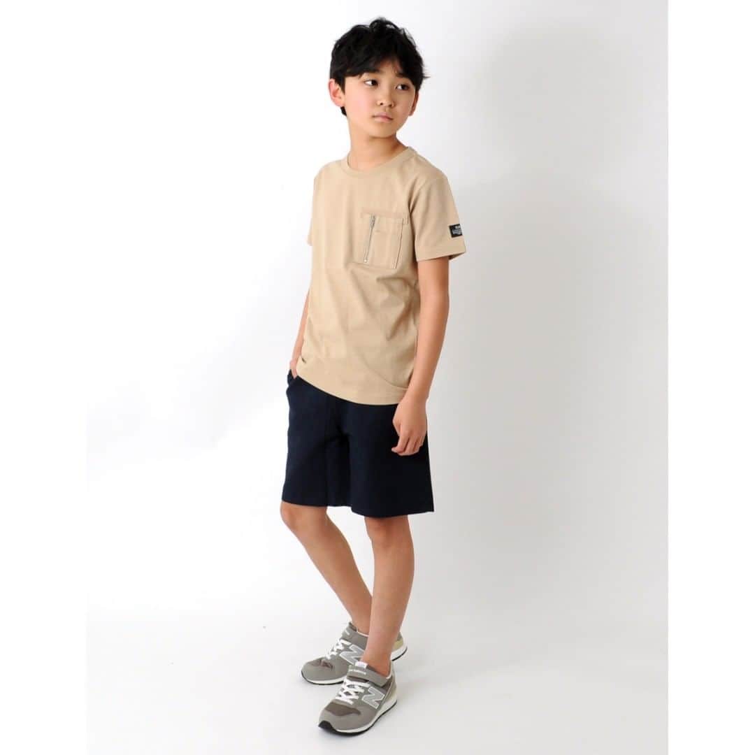 のインスタグラム：「. #new items:sparkles: 本日GLAZOS新作入荷しております～～ . おうちで過ごす時もリラックス♪ オシャレに一日を過ごせるような 新作アイテム、多数入荷しております◎ . ぜひサイトの方チェックしてみてください★ . . . #glazos #kidsootd #kidsfashion #kidscoordinate #kidsfashion #kids #mensfashion #mensstyle #boy #おそろいコーデ #兄弟 #小学生コーデ #小学生男子 #おでかけコーデ #中学生男子 #小5 #小6 #キッズファッション #男の子ママ #男子 #小学生 #新作 #SS #wear #半袖」